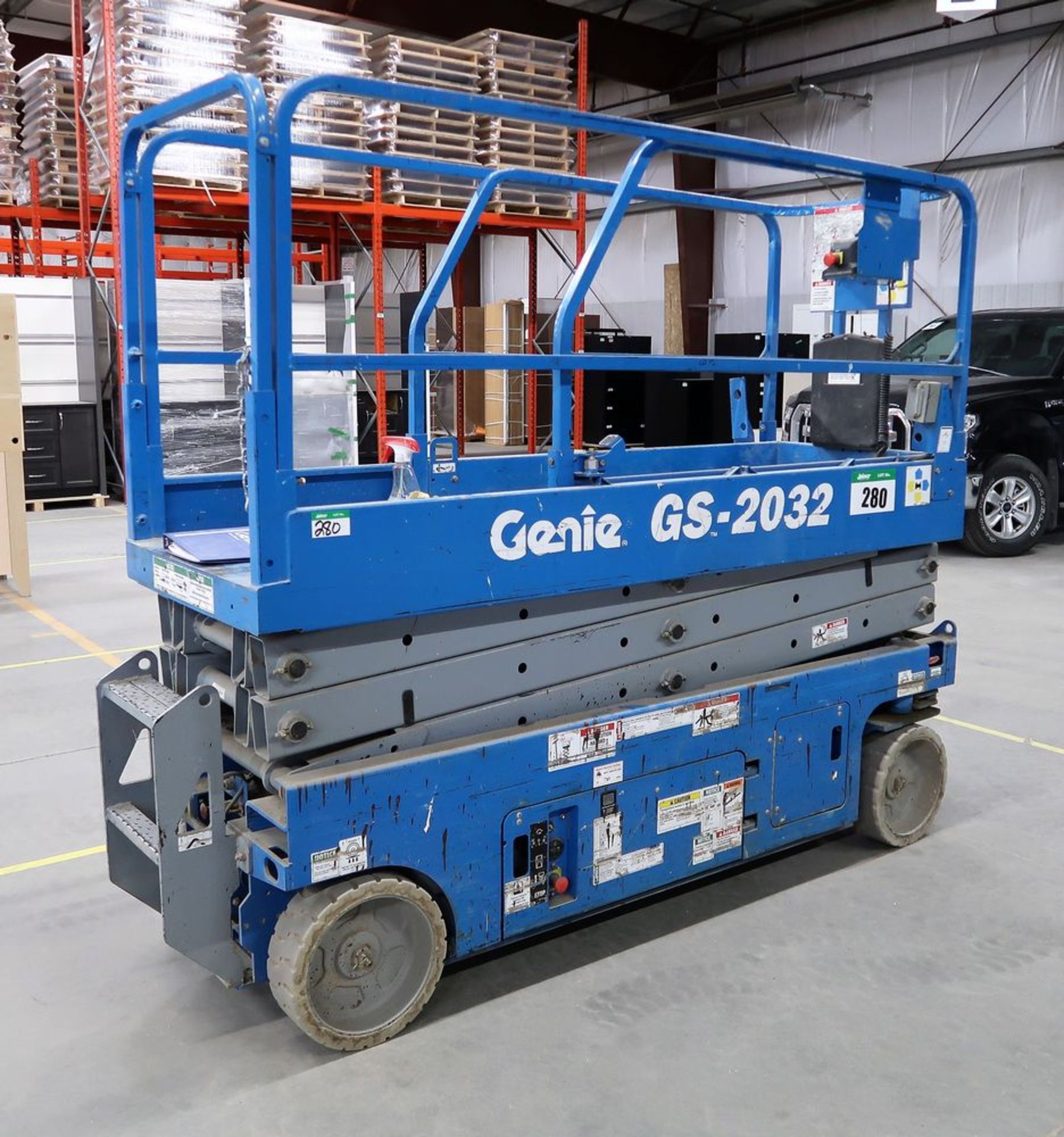 GENIE GS-2032, MANLIFT S/N 653206-80506, 611 HRS., 20' PLATFORM HEIGHT, 32"W, 800LB CAP.