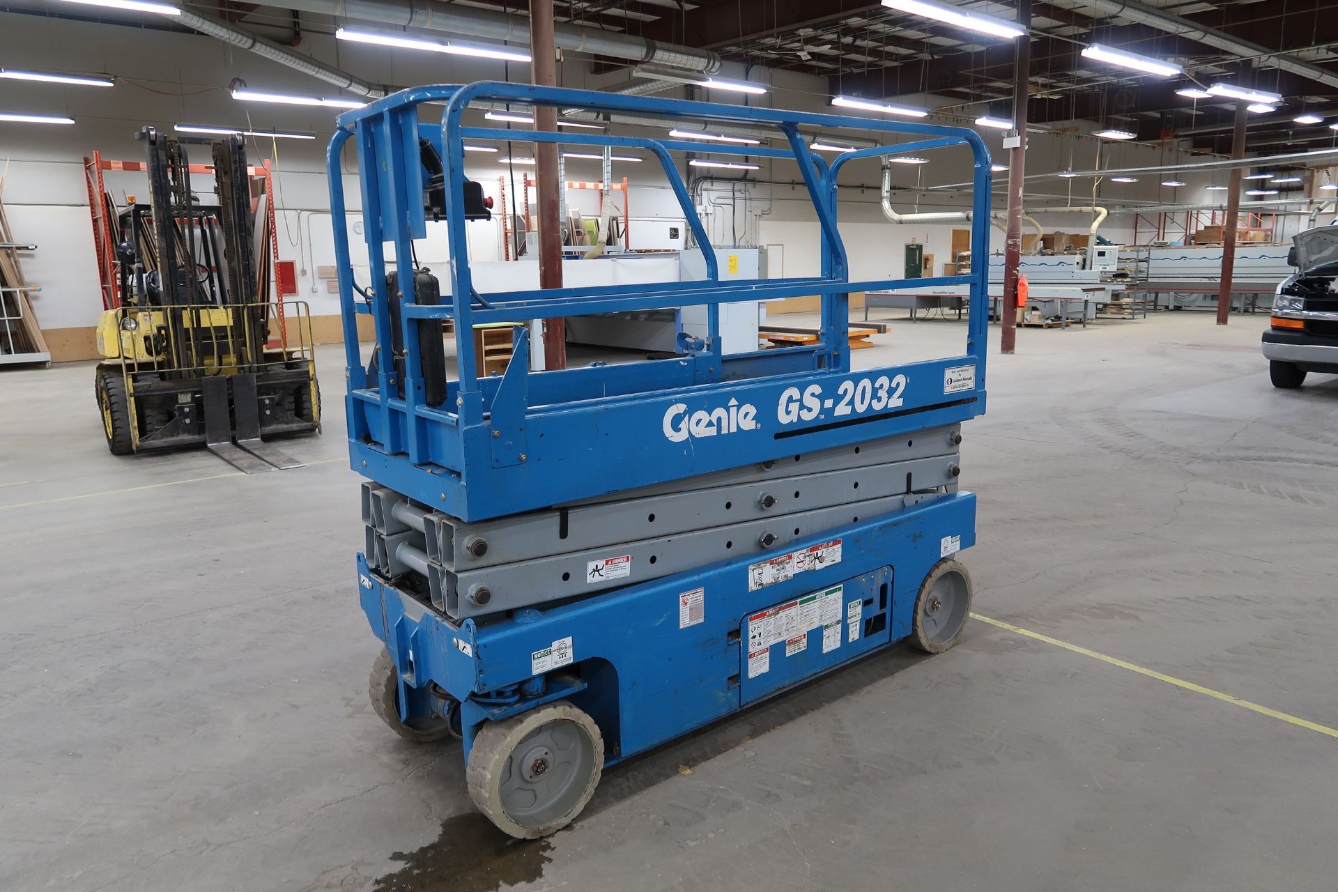 GENIE GS-2032, MANLIFT S/N 653206-80506, 611 HRS., 20' PLATFORM HEIGHT, 32"W, 800LB CAP. - Image 6 of 8