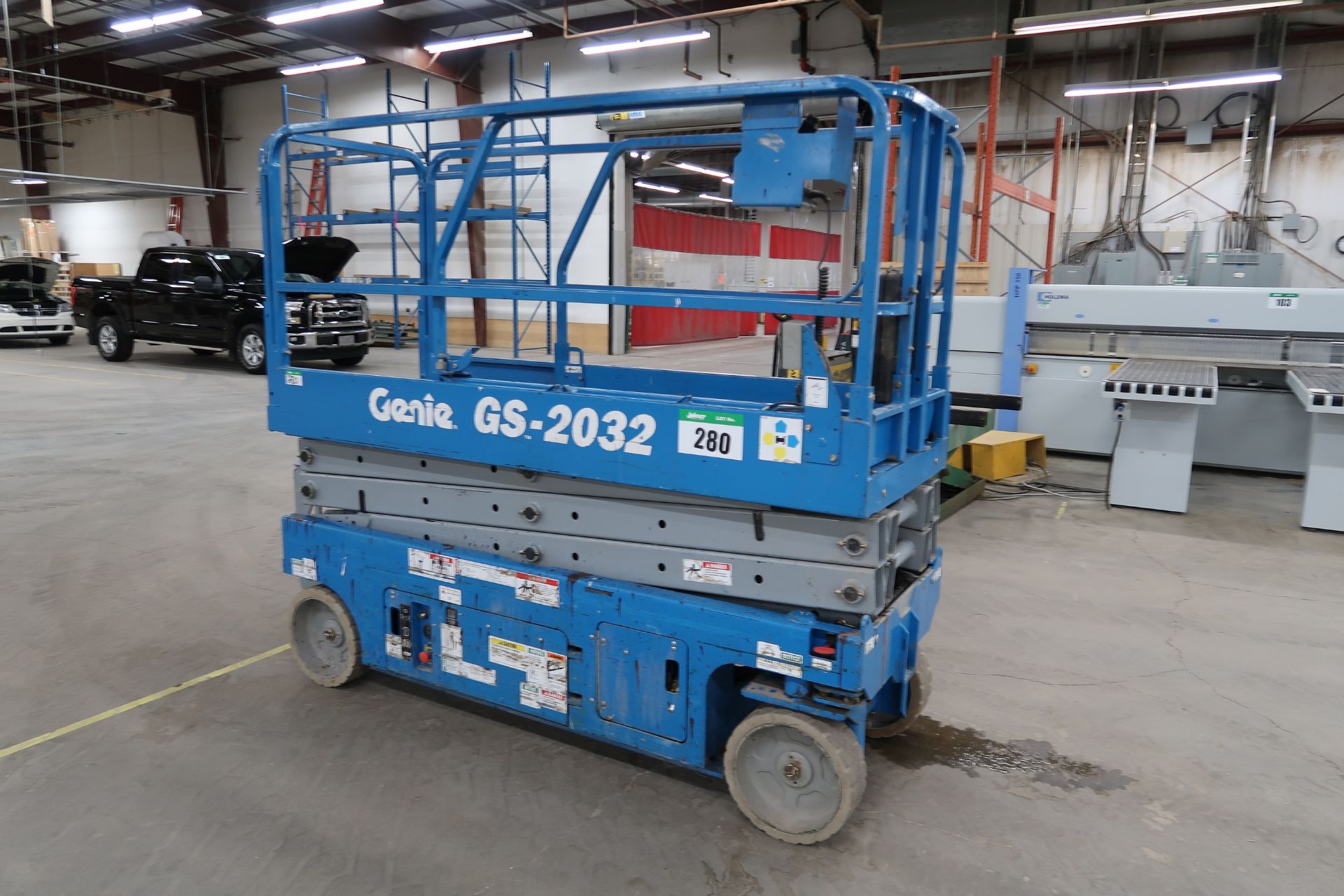 GENIE GS-2032, MANLIFT S/N 653206-80506, 611 HRS., 20' PLATFORM HEIGHT, 32"W, 800LB CAP. - Image 5 of 8