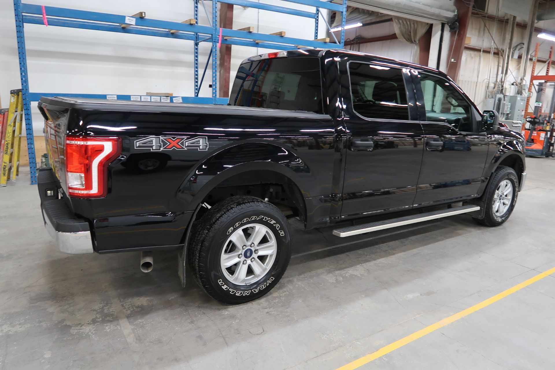 2017 FORD F150 XLT SUPERCREW PICK-UP, S/N IFTEWIEFXHKE01093, 51,041 KM, AUTO CRUISE, CD, P/W, 4X4, - Image 5 of 14