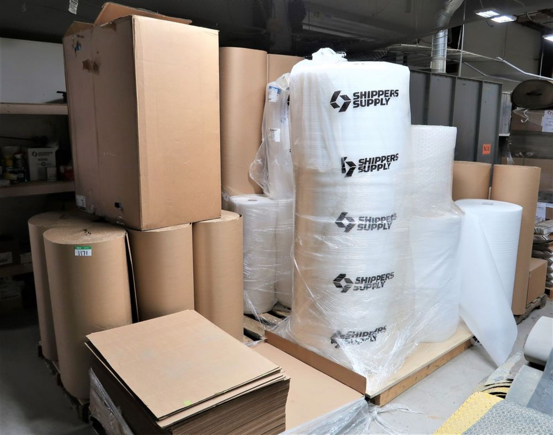 LARGE LOT OF SHIPPING PACKAGING CARDBOARD, FOAM, CORNER PROTECTION ETC.