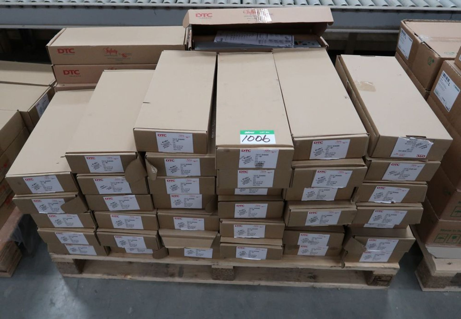 PALLET OF 57 BOXES (1SET) *48*/46/43*18*7CM DRAWER SLIDES