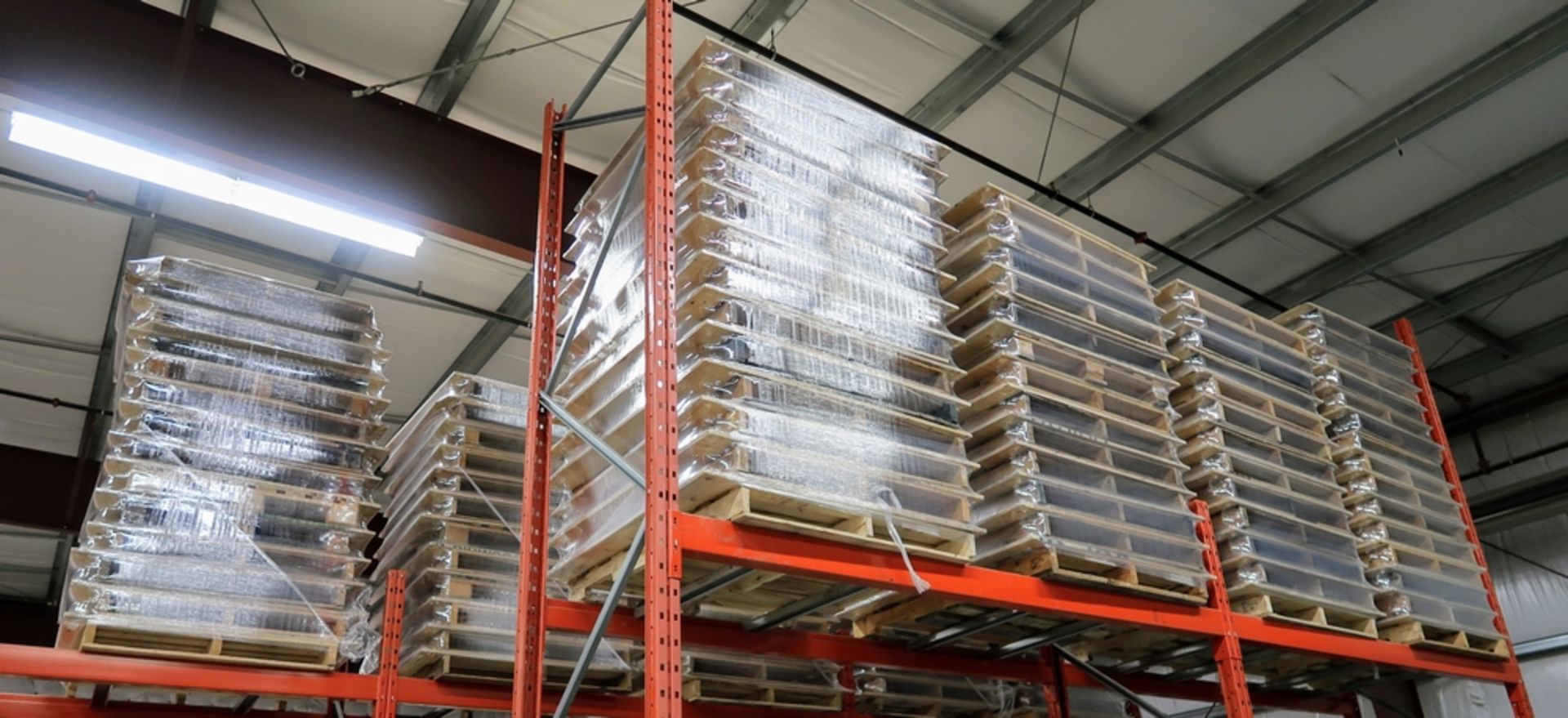 LOT OF WOOD PALLETS ON PALLET RACKING