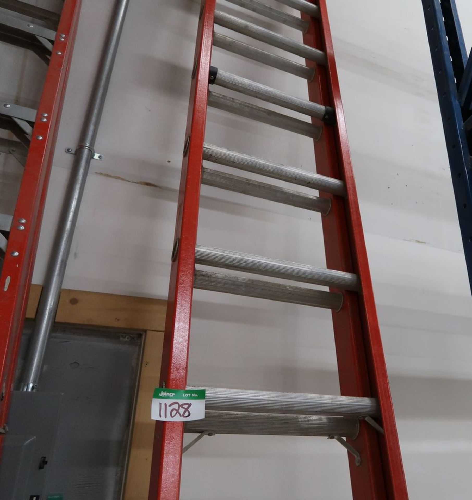 STURDY ORANGE EXTENSION LADDER