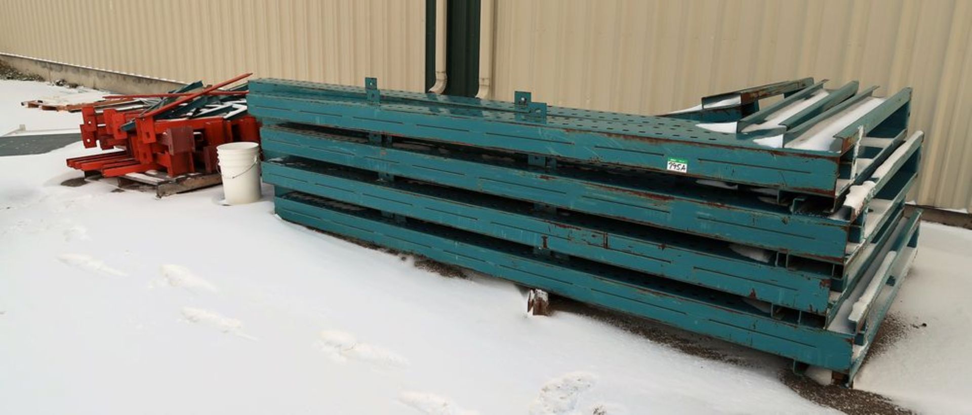 LOT OF CANTILEVER RACKING (OUTSIDE)
