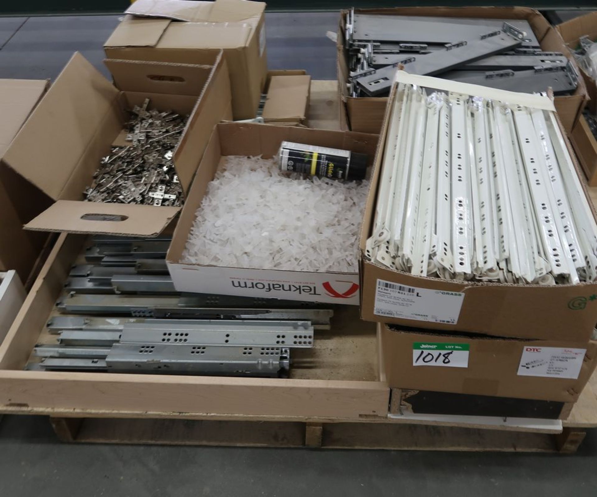 PALLET OF ASST'D CABINET HARDWARE PARTS