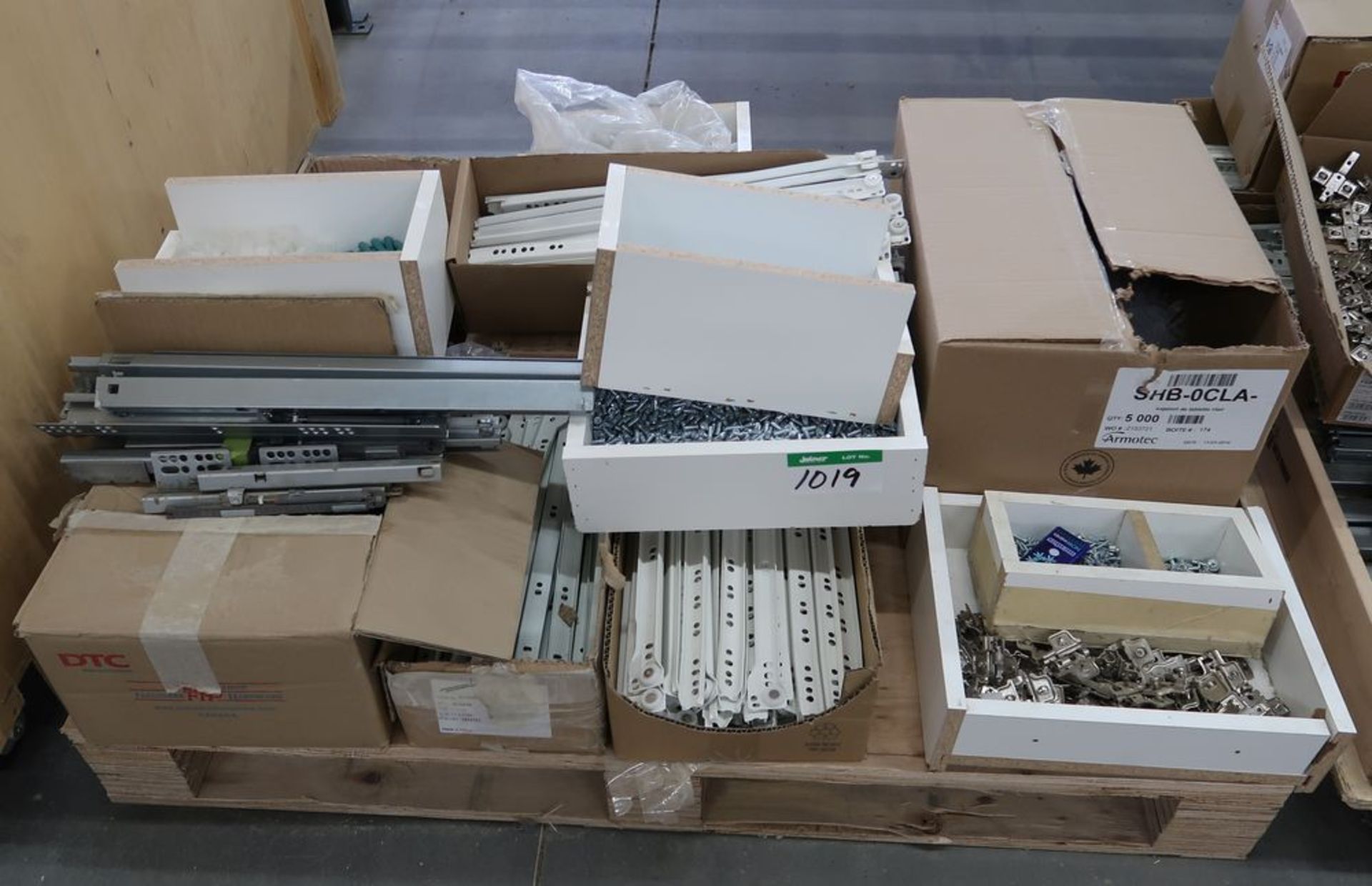 PALLET OF ASST'D CABINET HARDWARE PARTS