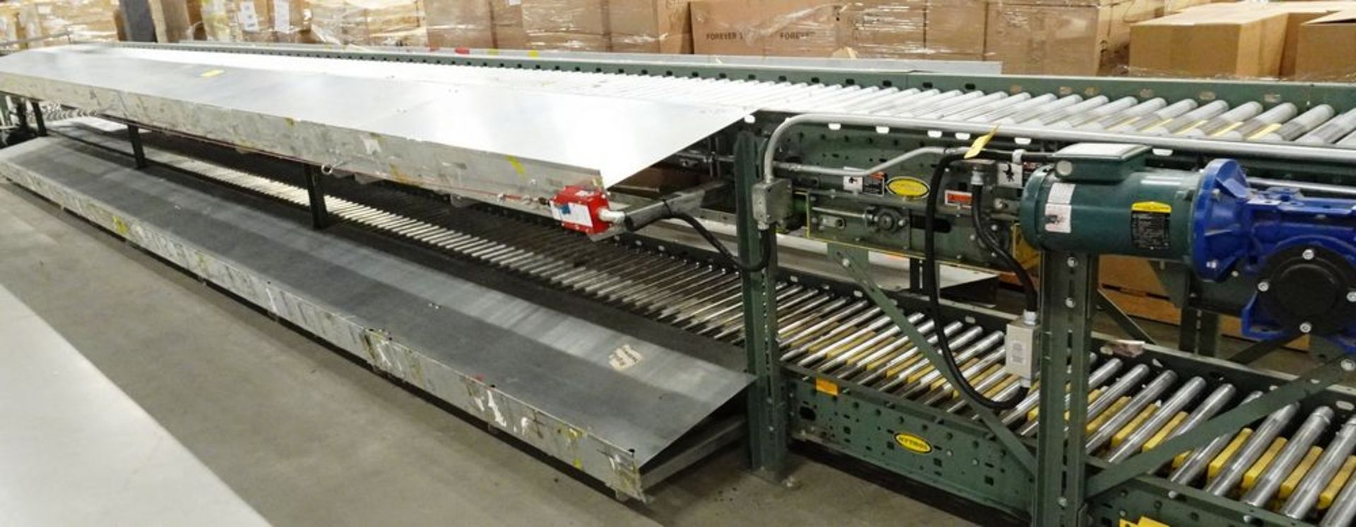 FOREVER 21 PACK LINE CP-1 CONSISTING OF: HYTROL 30" X 25' CORNER CONVEYOR, C/W E/MOTOR + REDUCER, ( - Image 6 of 19