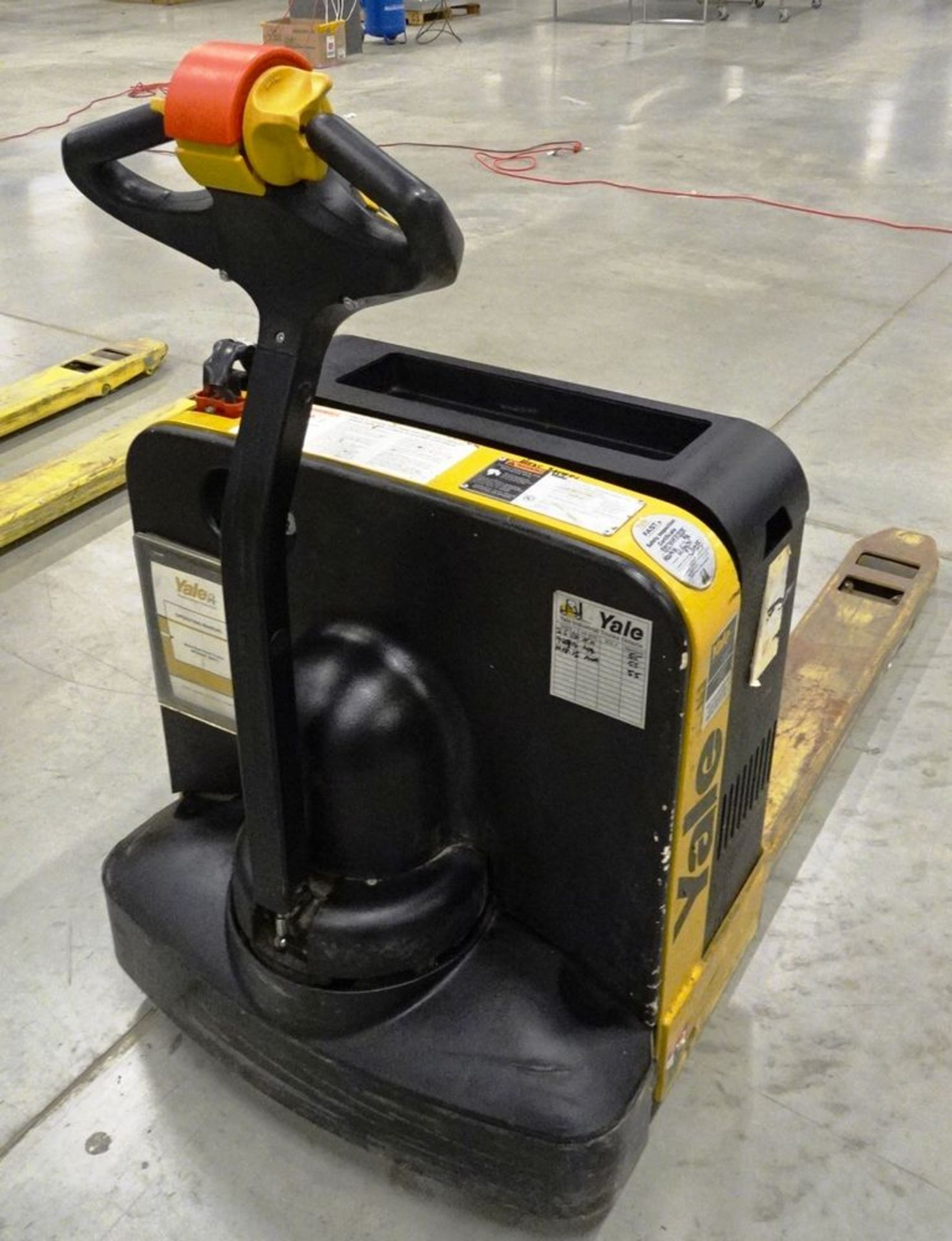 YALE MPB040-EN24T2728 ELECTRIC POWERED PALLET JACK, S/N B827N47130K, 4,000 LBS CAPACITY. (NOTE: - Image 2 of 3