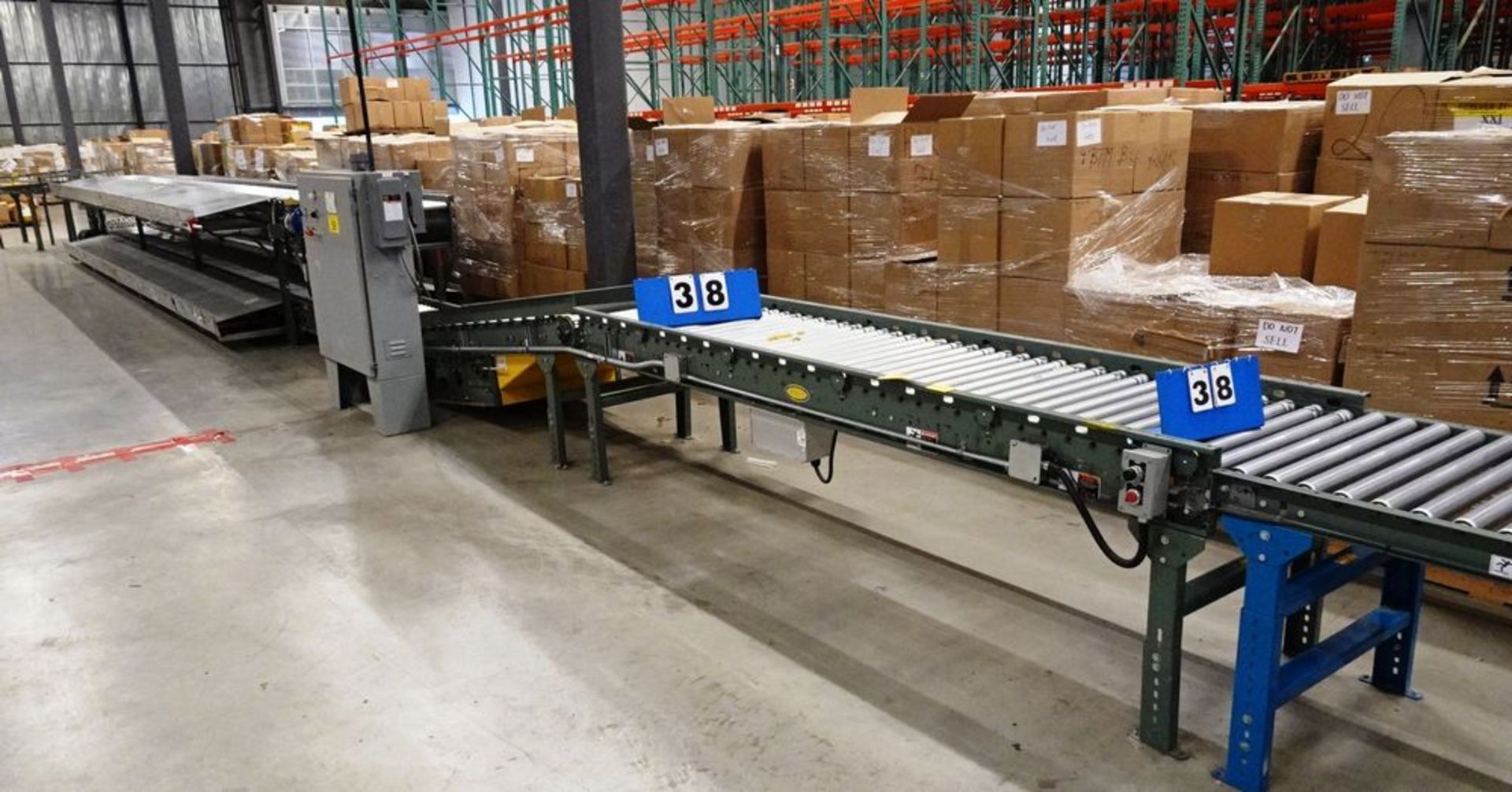 FOREVER 21 PACK LINE CP-1 CONSISTING OF: HYTROL 30" X 25' CORNER CONVEYOR, C/W E/MOTOR + REDUCER, ( - Image 2 of 19