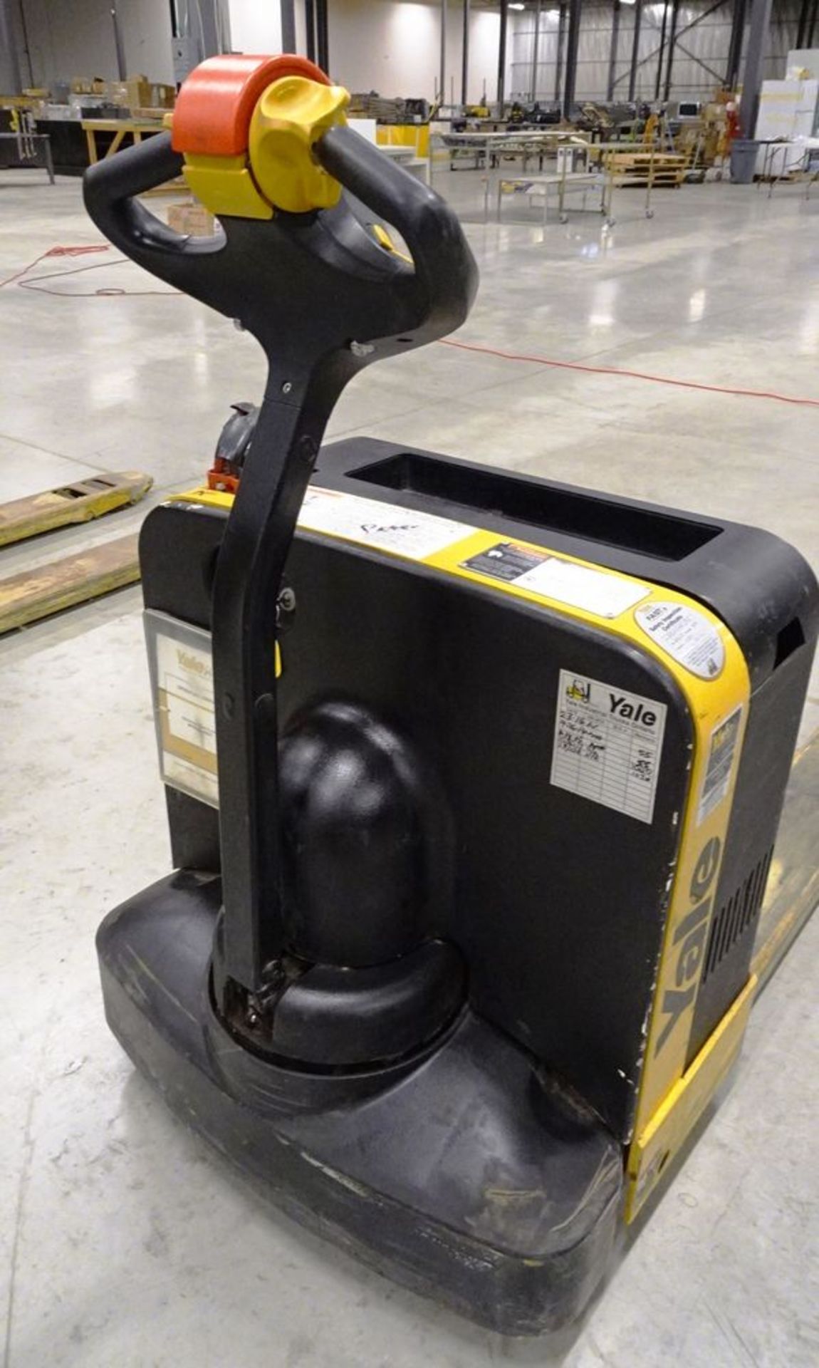 YALE MPB040-EN24T2728 ELECTRIC POWERED PALLET JACK, S/N B827N47129K, 4,000 LBS CAPACITY. (NOTE: UNIT - Image 5 of 5