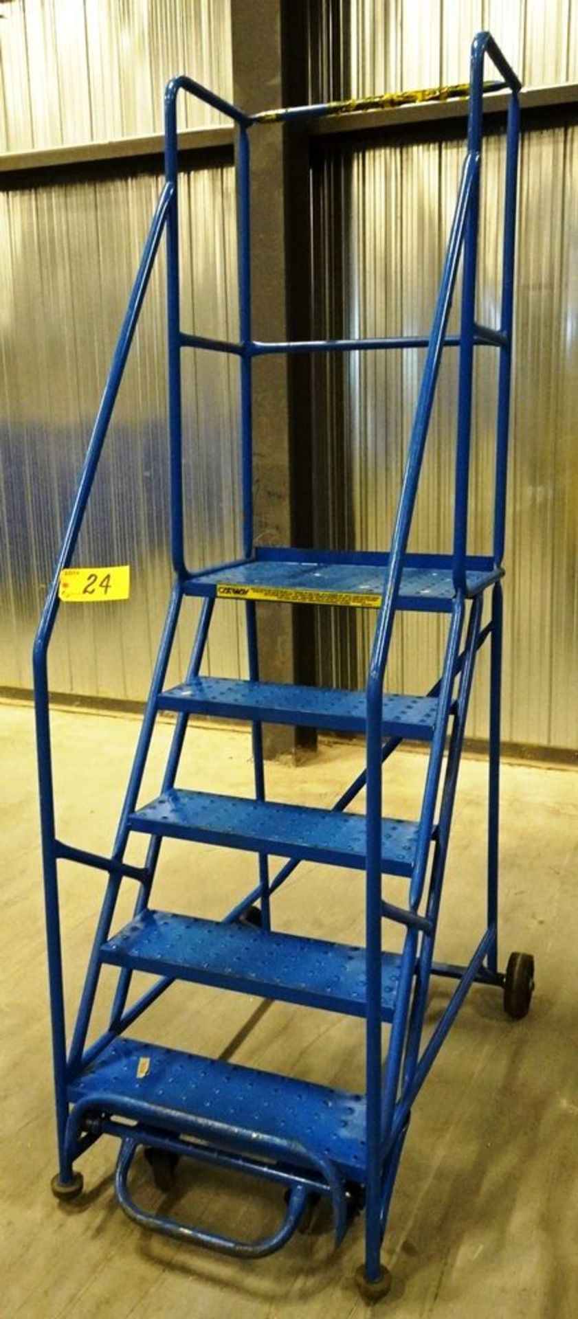 CANWAY FIVE STEP PORTABLE WAREHOUSE LADDER - Image 2 of 3