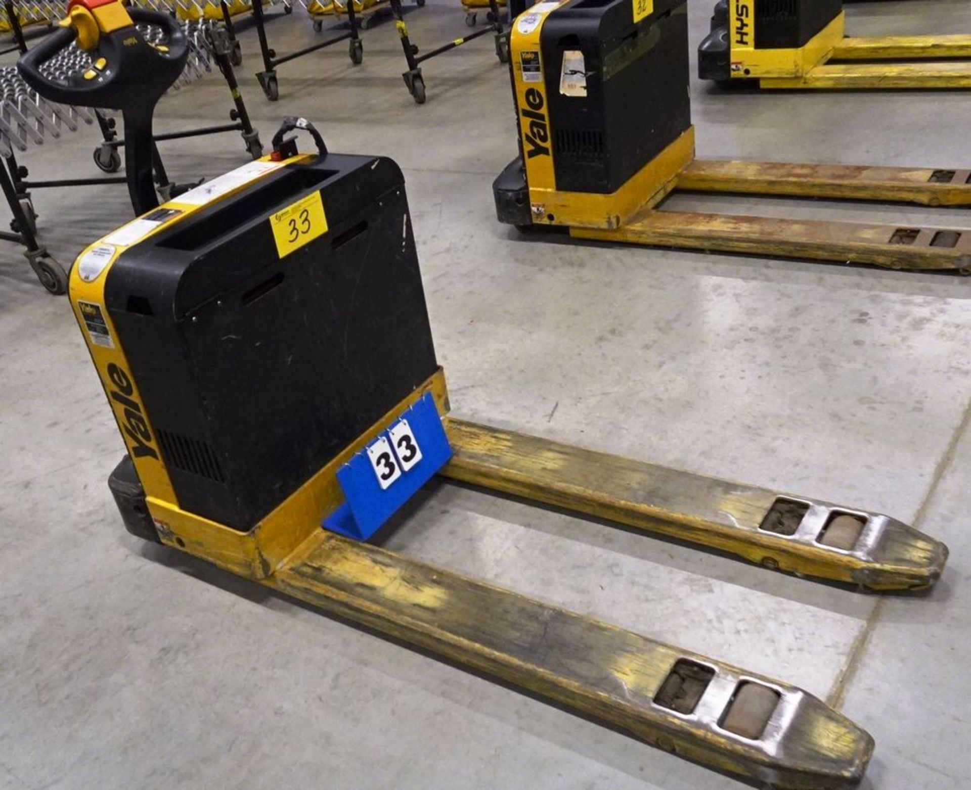 YALE MPB040-EN24T2728 ELECTRIC POWERED PALLET JACK, S/N B827N47129K, 4,000 LBS CAPACITY. (NOTE: UNIT - Image 2 of 5