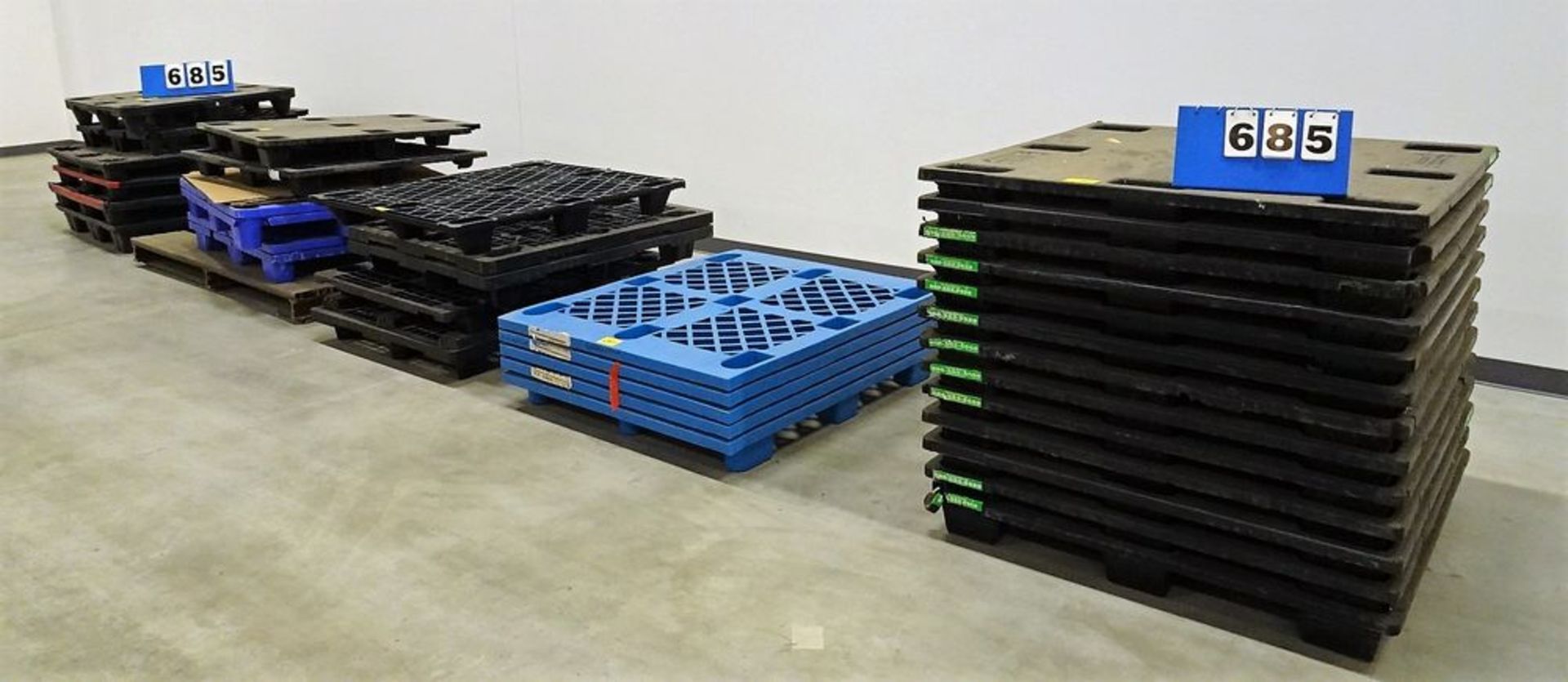 ASST. PLASTIC PALLETS