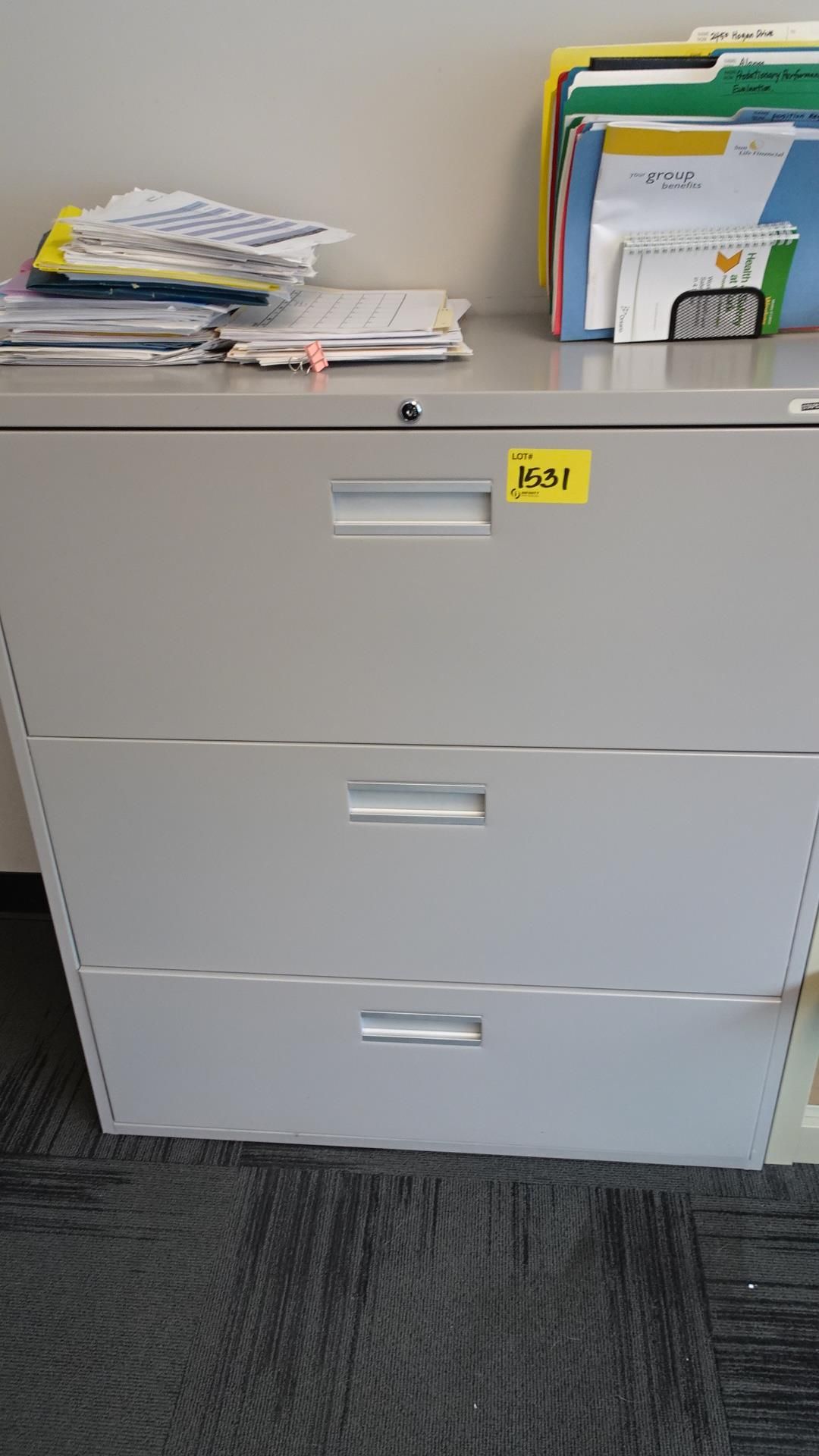 STAPLES 3 DRAWER FILE CABINET