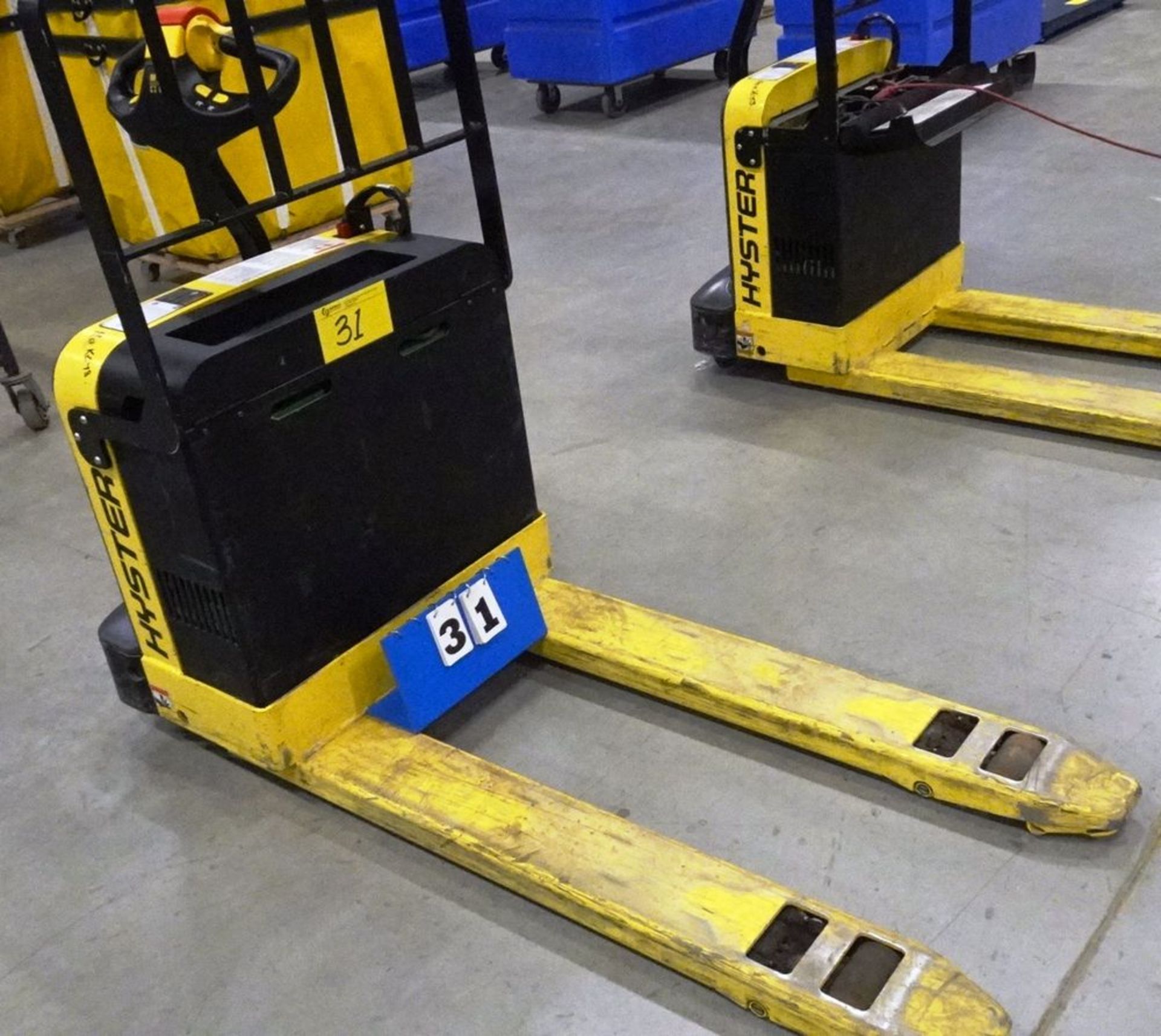 HYSTER W40Z ELECTRIC POWERED PALLET JACK, S/N B218N26428L, 4,000 LBS CAPACITY. (NOTE: NEEDS - Image 2 of 5