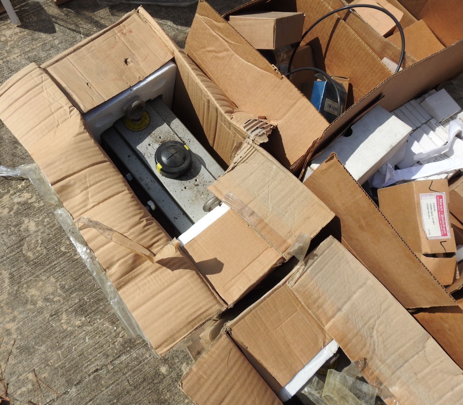 Lot of Assorted Parts, Pneumatic Valve Actuators, Pressure Gauges (3 & 4K PSI), T-Valves, CVS - Image 5 of 10