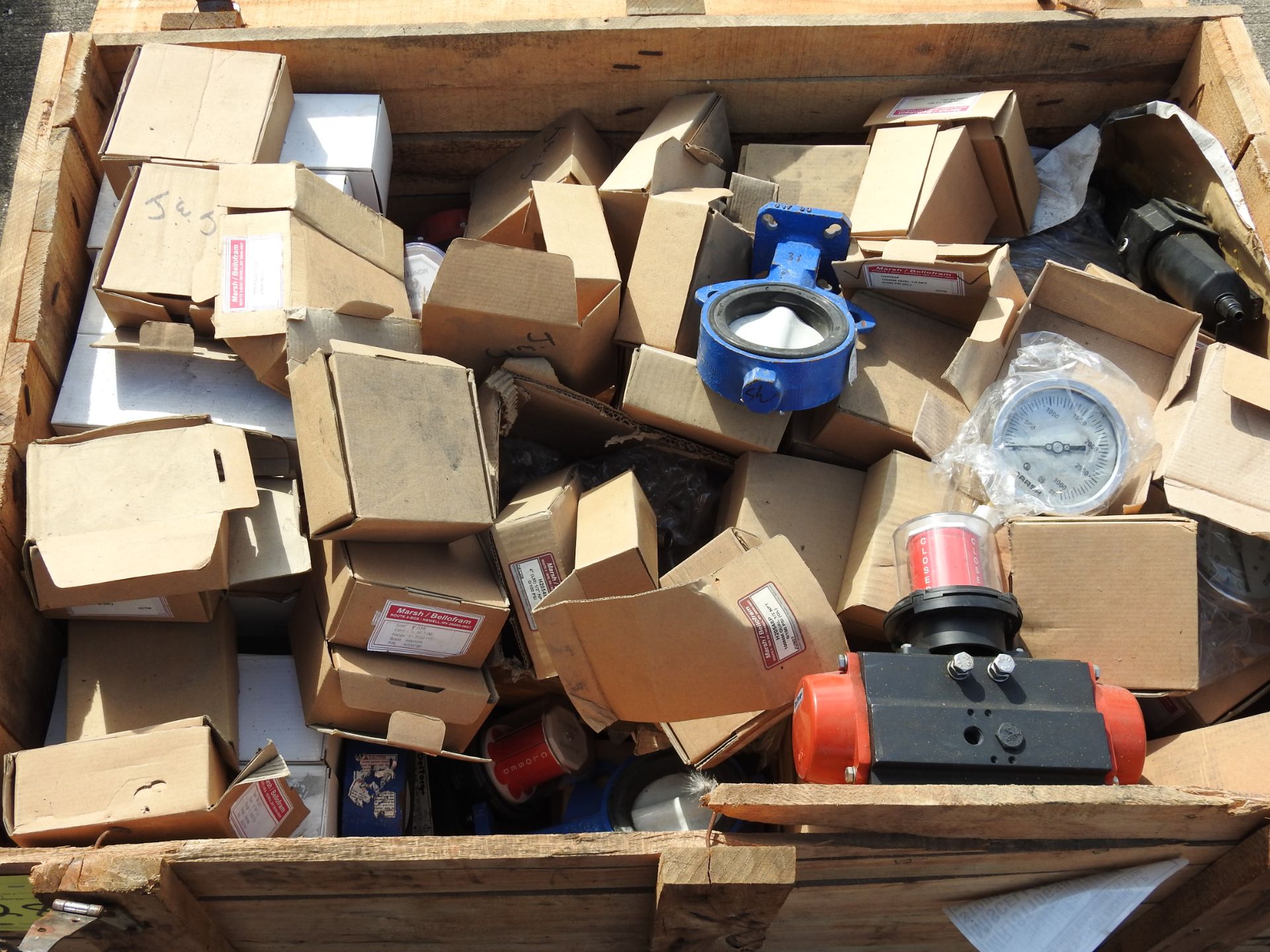 Lot of Valve Parts, Pressure Gauges and Actuators ** Located: 4402 Theiss Rd, Houston, TX 77338 ** - Image 2 of 4