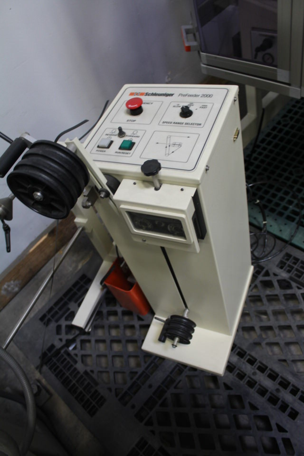 SCHLEUNIGER CSC51 CABLE STRIPPING MACHINE W/ CRIMP CENTER, 12 DIGITAL CTRL, PRE FEEDER 2000 - Image 4 of 5