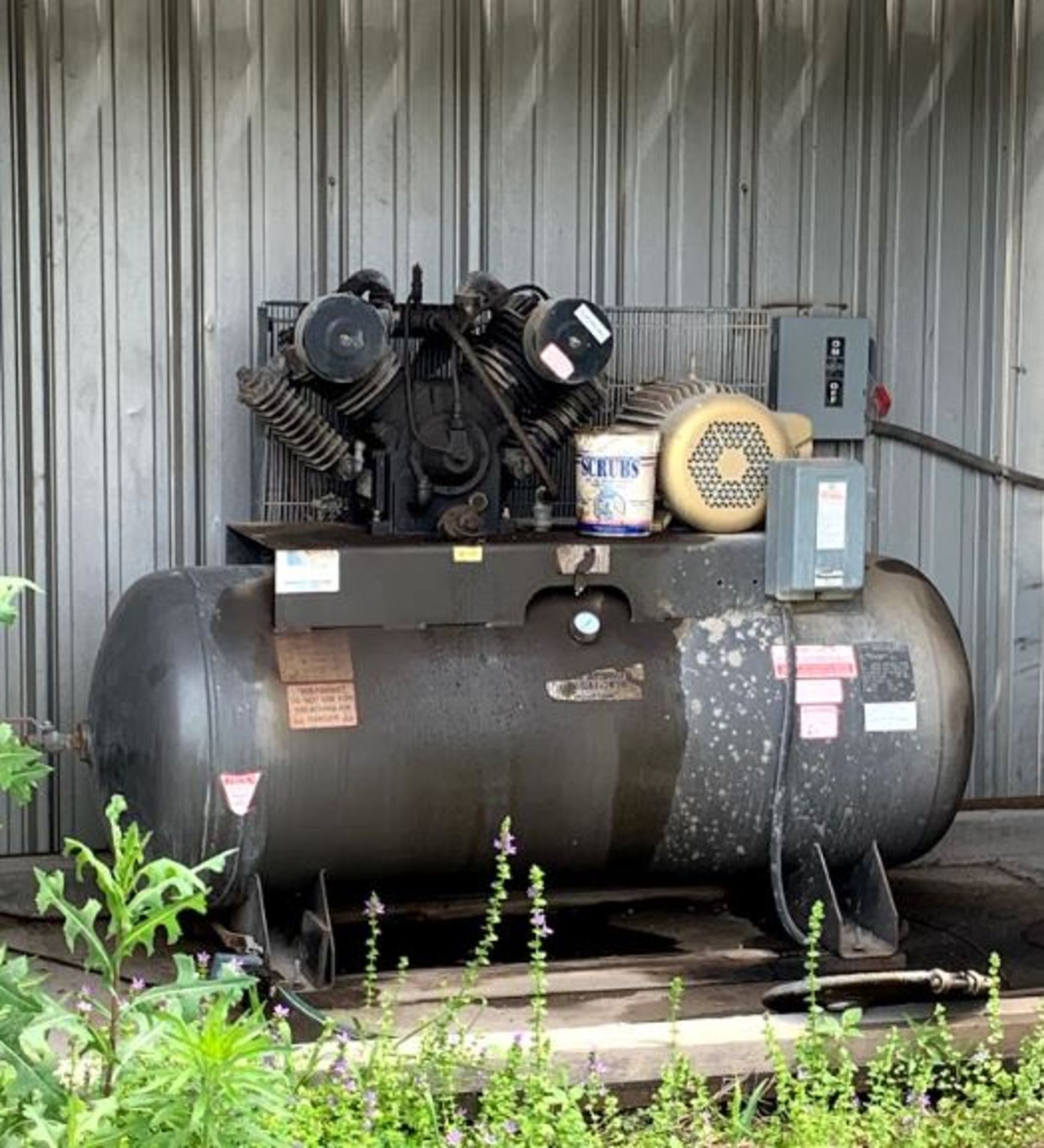 Air compressor (LOCATION 1: 2302 MCKINNEY ST HIGHWAY 5, MELISSA, TX 75454)