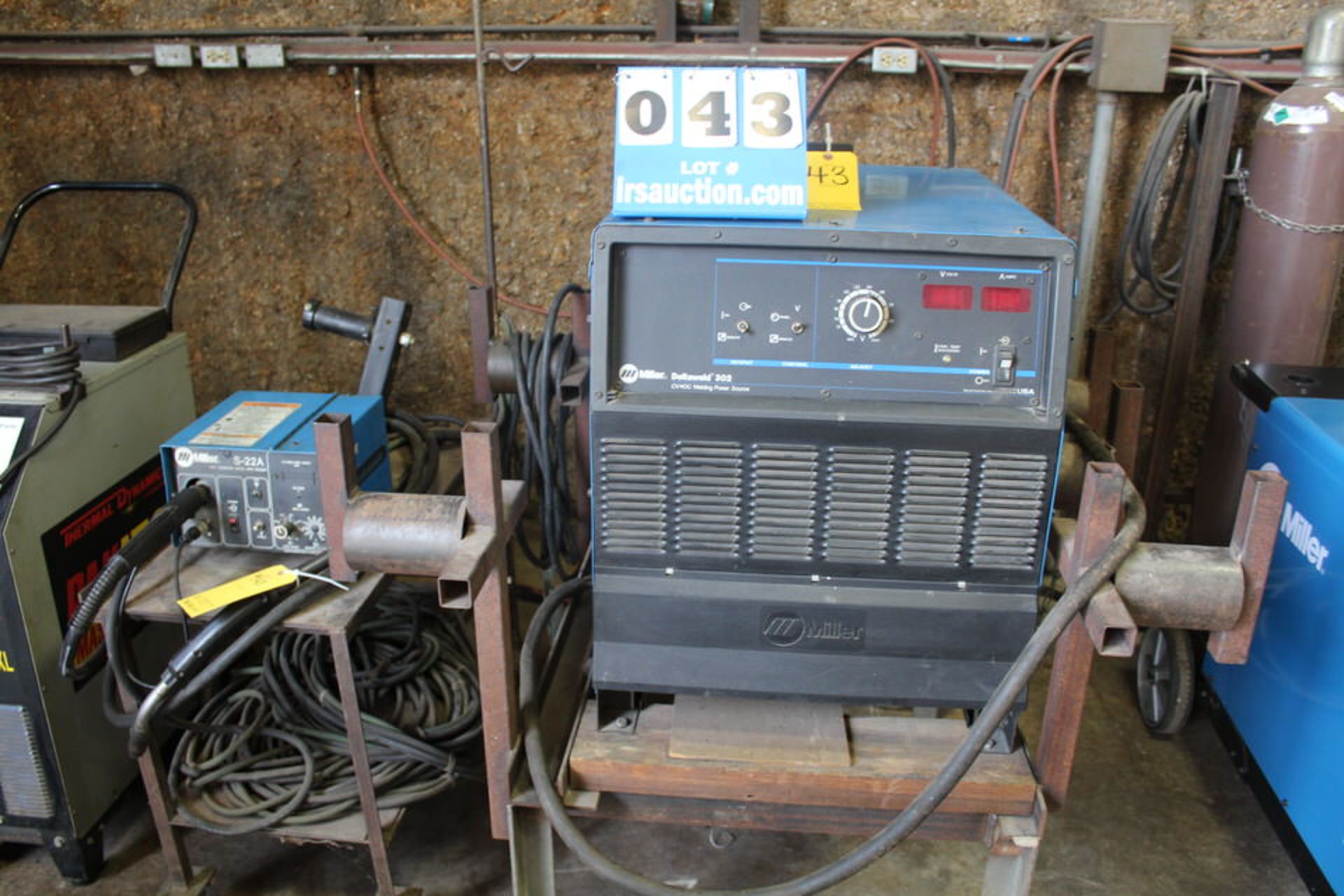 MILLER 302 WELDING POWER SOURCE W/ MILLER S-22A WIRE FEEDER