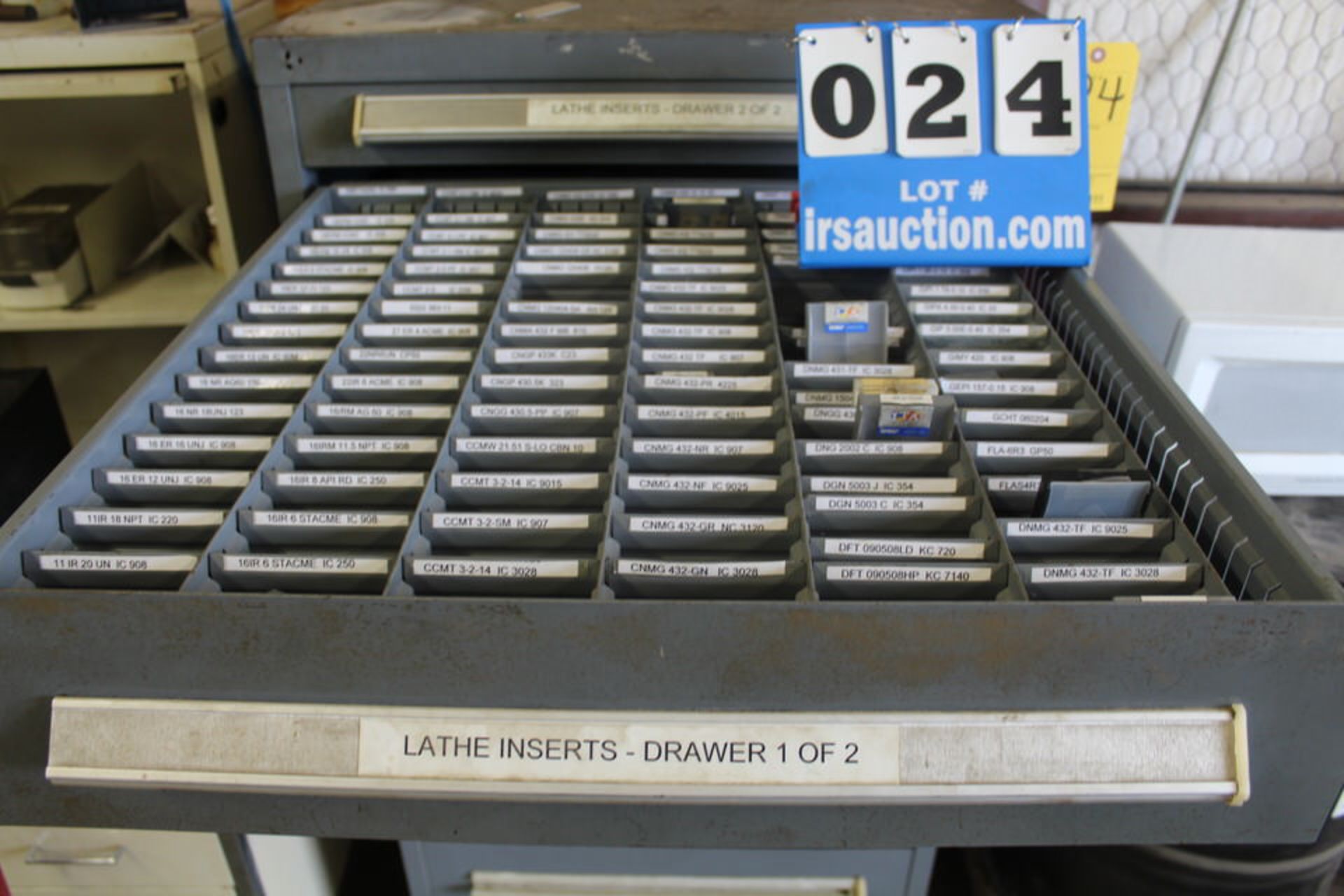 LYON 9 DRAWER HD TOOL CABINET W/ CONT: LATHE INSERTS, TOOL BARS, ASST LATHE TOOLING - Image 3 of 7