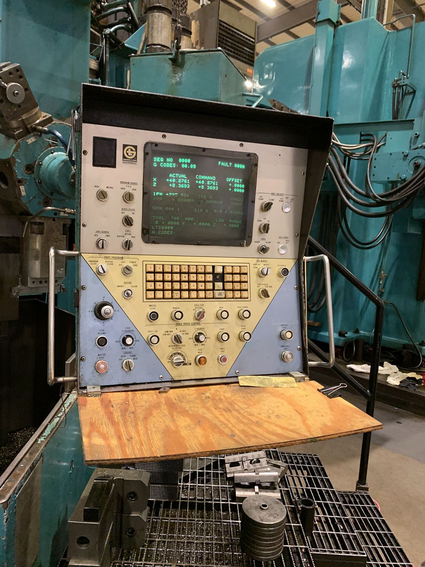 60" Giddings & Lewis CNC Vertical Boring Mill, new 1982, 60" table dia., 4-jaw comb. Ind./Univ. - Image 5 of 10