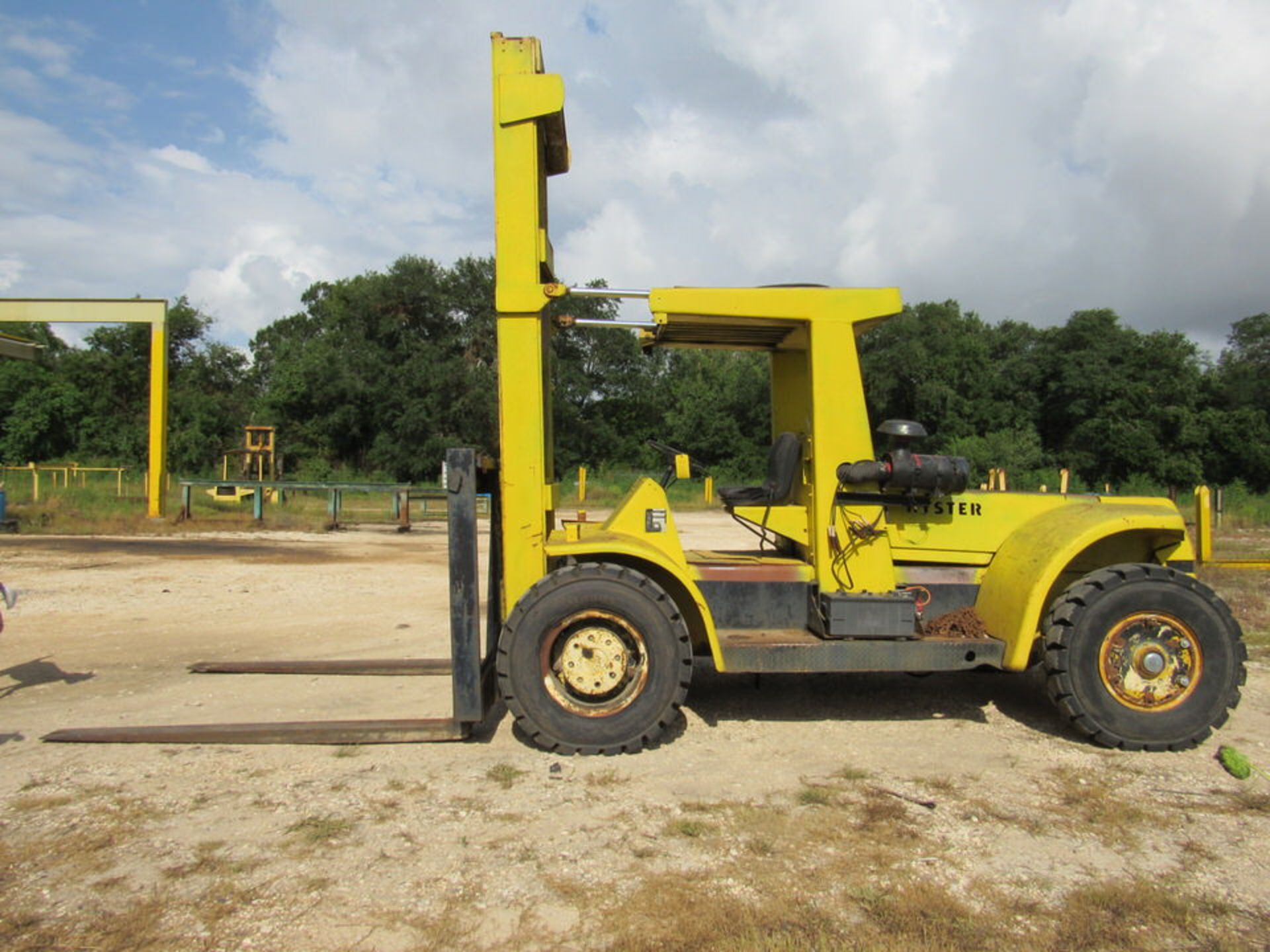 30,000 lb. Hyster Model H300 Rough Terrain Forklift, diesel engine, pneumatic tires (approx. 35% - Image 5 of 7