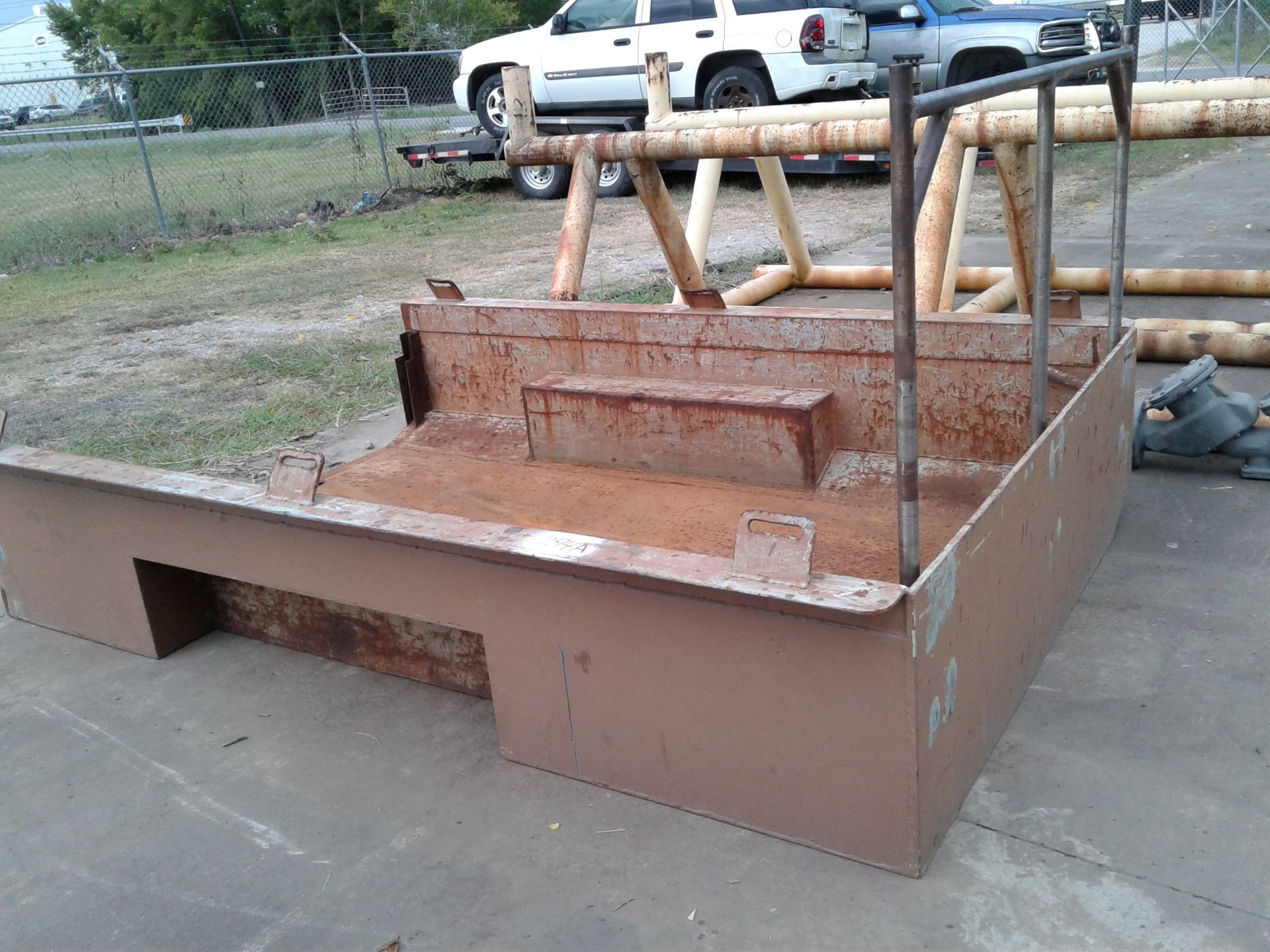 TRUCK METAL BED LINER, FITS A 1990 FORD F-250 (LOCATION: 2622 Martinville Dr, Houston TX 77017)