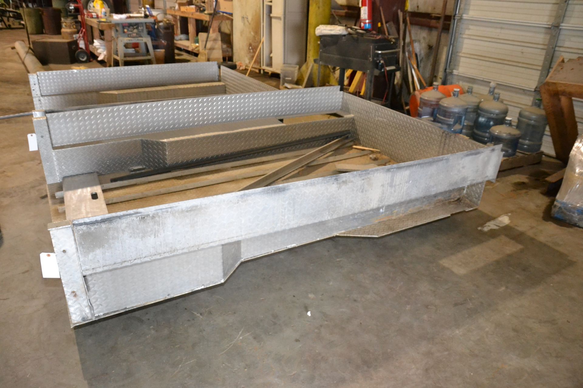 TRUCK ALUMINIUM BED LINER, FITS 2000 FORD LONG WHEEL BASE (LOCATION: 2622 Martinville Dr, Houston TX