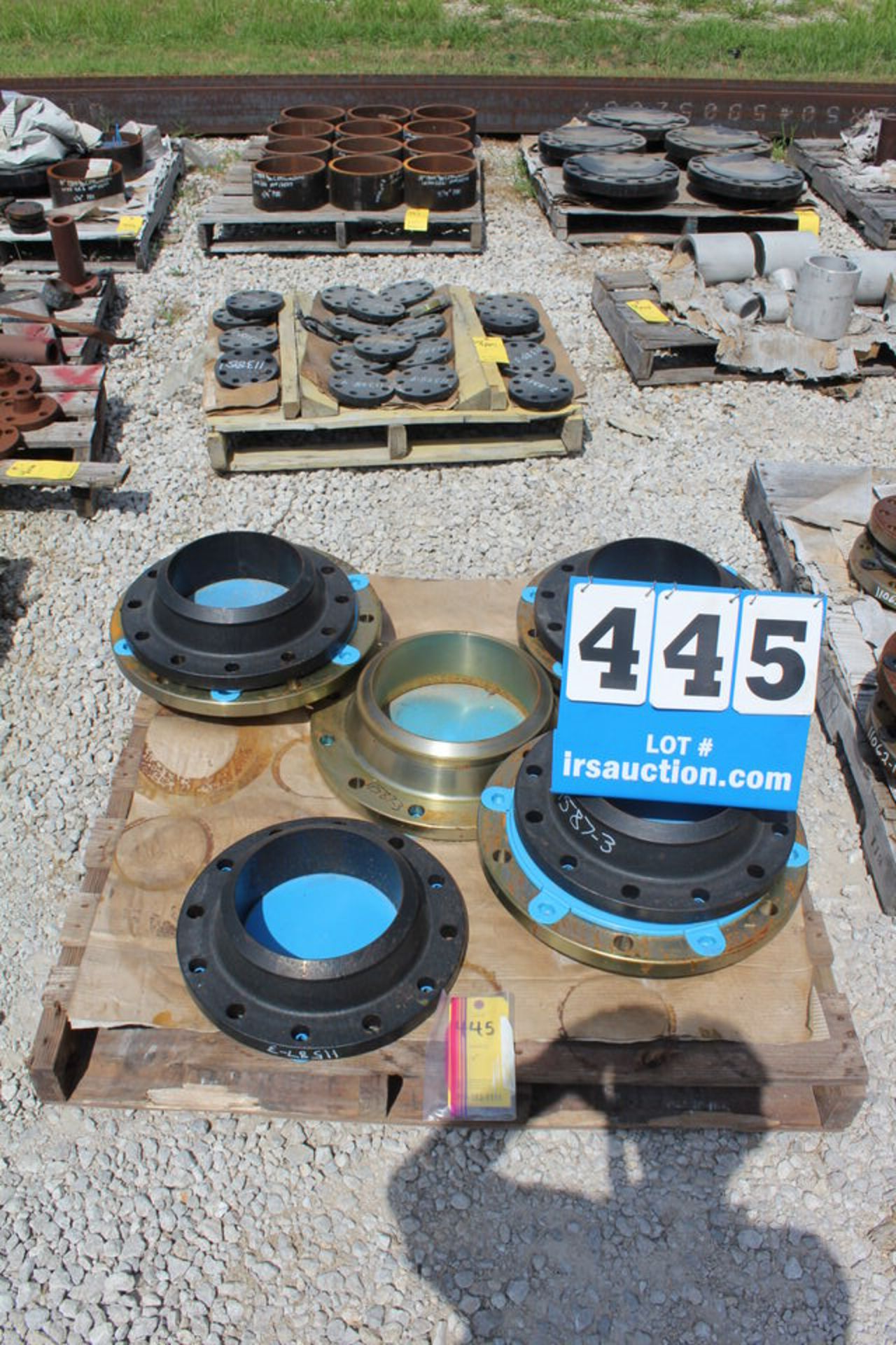 CARBON STEEL FLANGES, PIPES, VARI SIZES (Location: 5202 West Channel Rd, Catoosa, OK 74015)