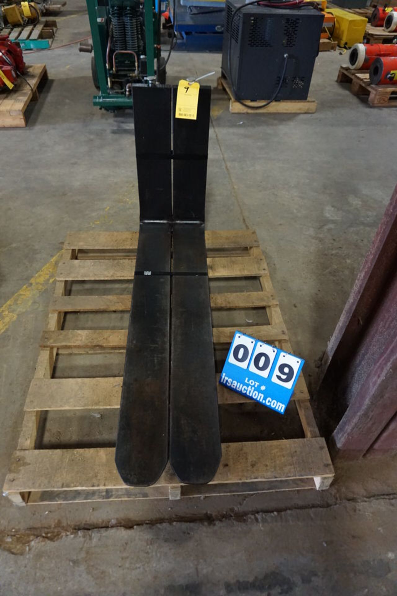 48" FORKLIFT FORKS (Location: 903 Blue Starr, Claremore, OK 74017)