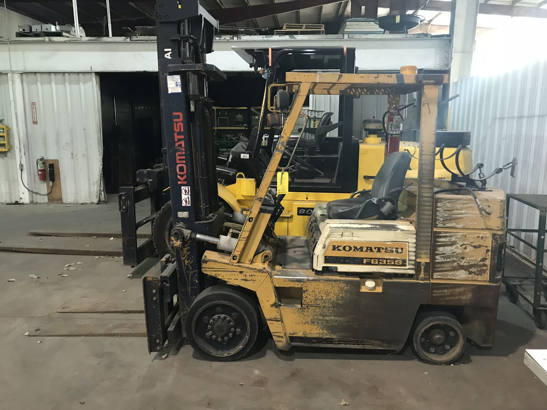 KOMATSU FG35S FORKLIFT, (LOCATION: 3421 N SYLVANIA, FT WORTH, TX, 76111) - Image 2 of 4