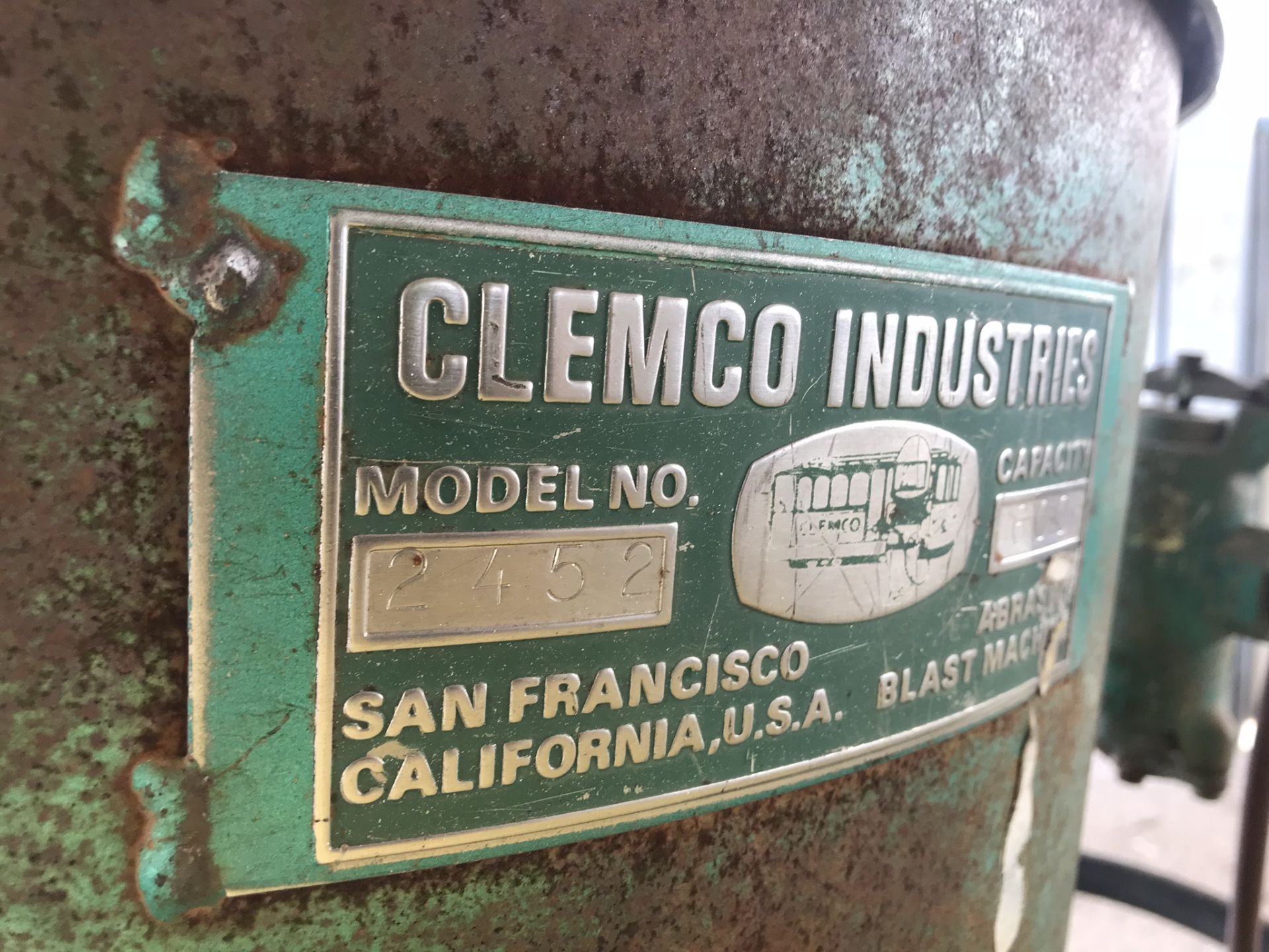 SULLAIR 185H DCP0 JD COMPRESSOR, RATED CAPACITY & PRESS: 185 CFM AT 150 PSIG, W/ CLEMCO IND 2452 - Image 4 of 4
