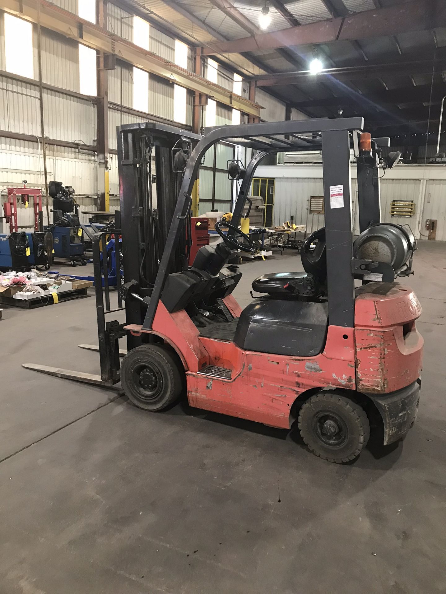 TOYOTA FORKLIFT, MDL: 7FGU15, LIFT CAP: 3,000 LBS, LIFT HEIGHT: 189”, SIDESHIFT, LP GAS