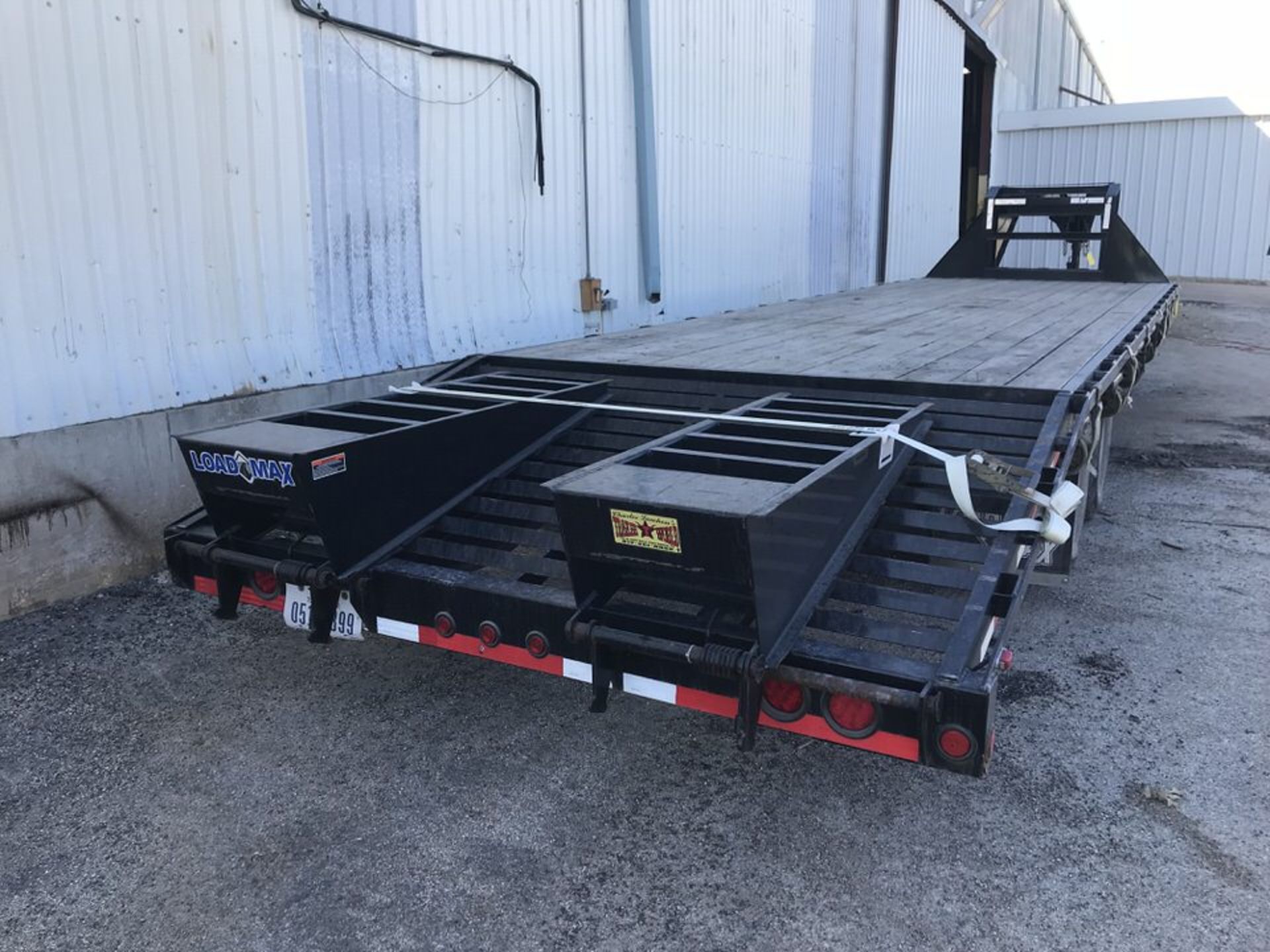 Loadmax 26' x 8' Duely Double Axel Gooseneck Trailer (LOCATION: 3421 N SYLVANIA, FT WORTH, TX, - Image 2 of 3