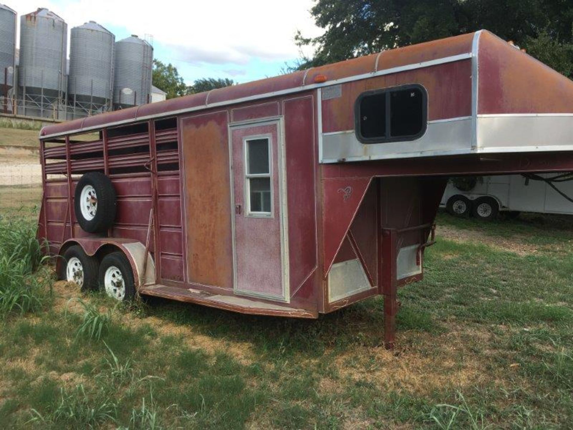 15' Ponderosa Steel Horse Trailer (LOCATION: 916 SOUTH 57TH ST, TEMPLE TX 76504) - Image 2 of 7