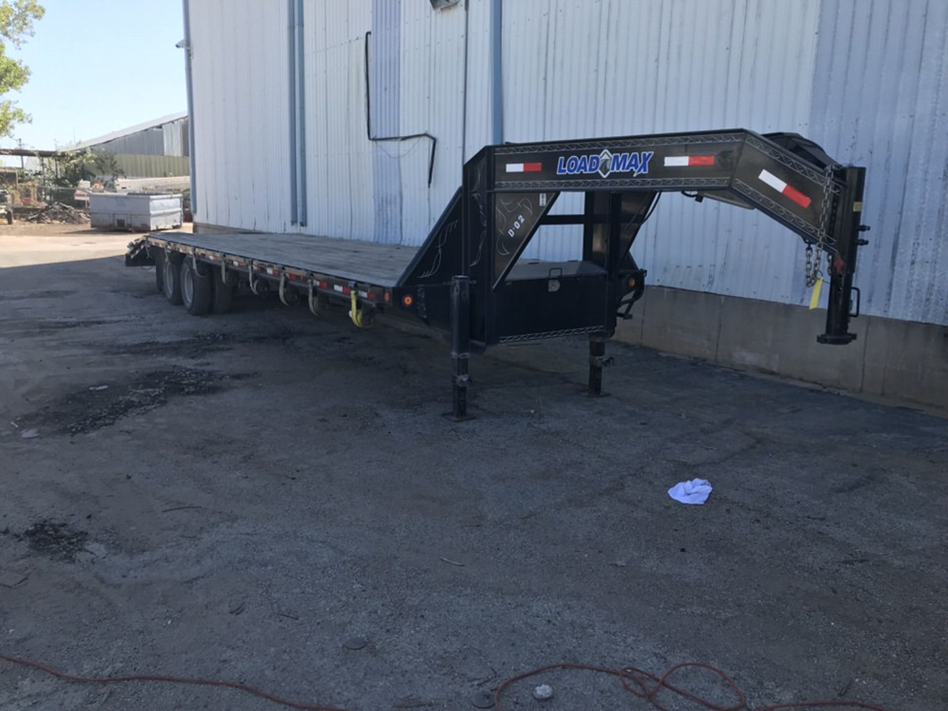 Loadmax 26' x 8' Duely Double Axel Gooseneck Trailer (LOCATION: 3421 N SYLVANIA, FT WORTH, TX,