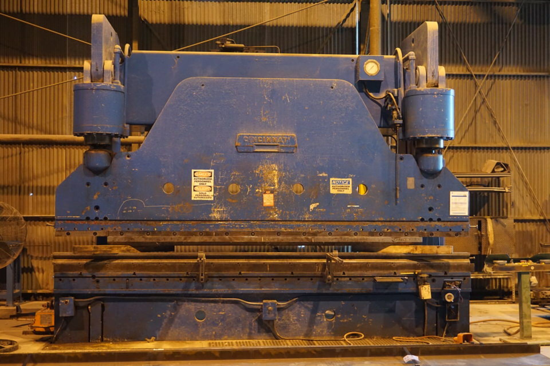 500 TON X 14' CINCINNATI HYDRAULIC PRESS BRAKE, LOCATION: 2400 NE 36TH STREET, FORT WORTH, TX 76111 - Image 8 of 9