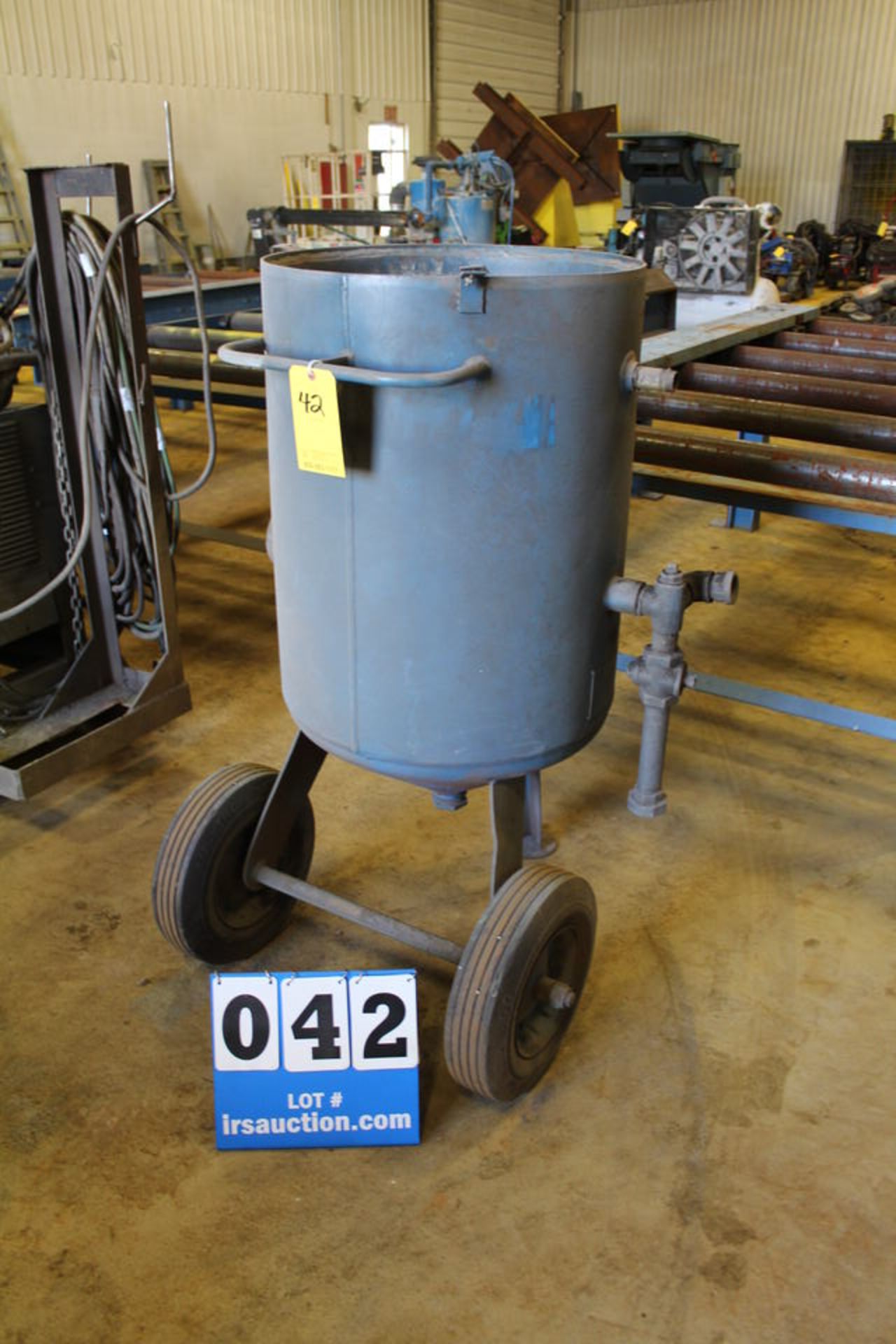 PORTABLE SAND BLAST POT (LOCATION: 4081 EASTSIDE HWY, STEVENSVILLE, MT, 59870)