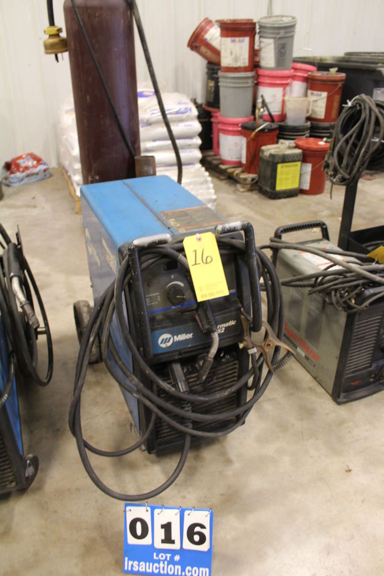 MILLER MILLERMATIC 252 WIRE WELDER, BOTTLE INCLUDED