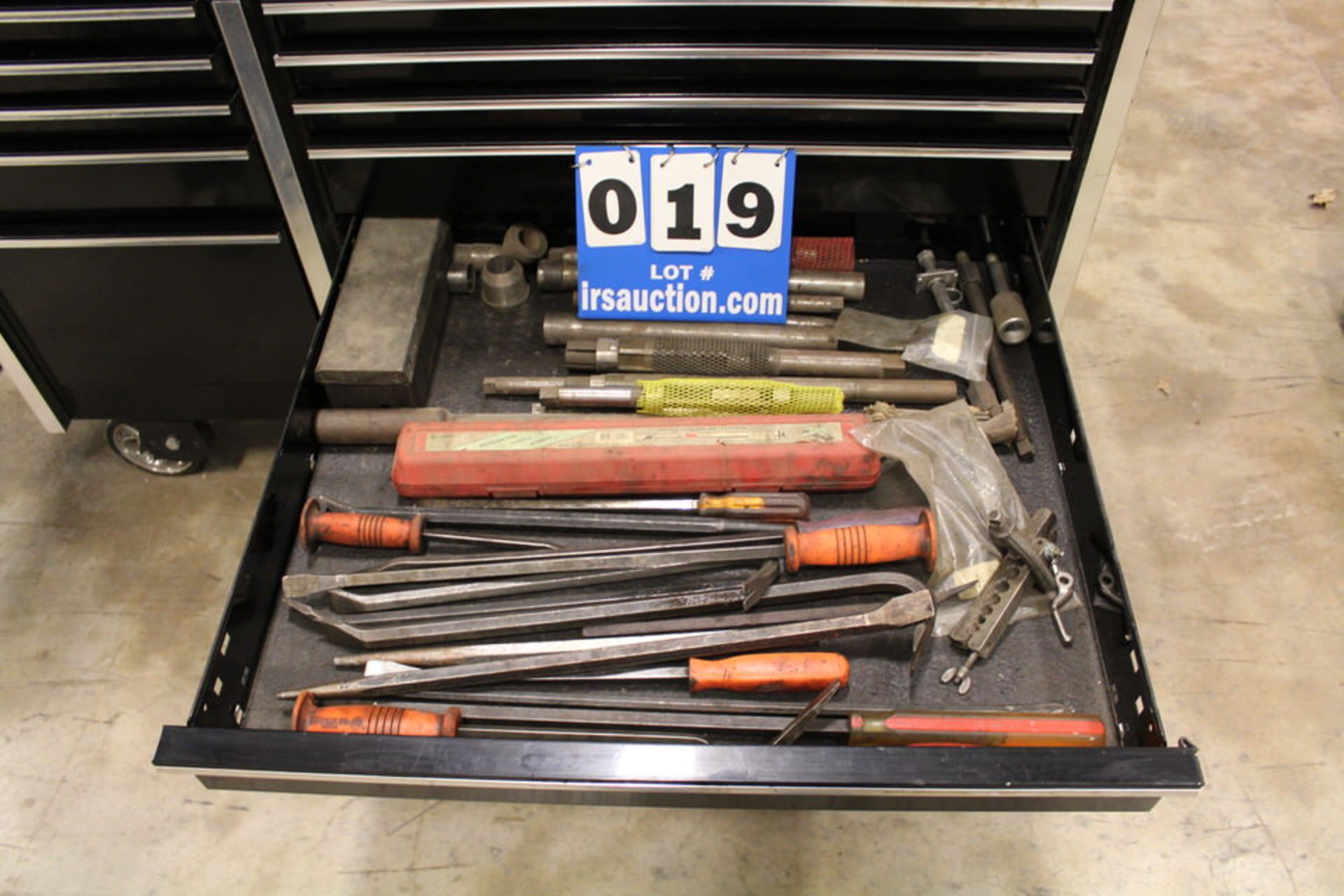 SNAPON LOCK "N" ROLL EXTENDED CAB SYSTEM, 13 DRAWER, MECHANICS TOOL BOX (COMPLETELY STOCKED) - Image 8 of 13