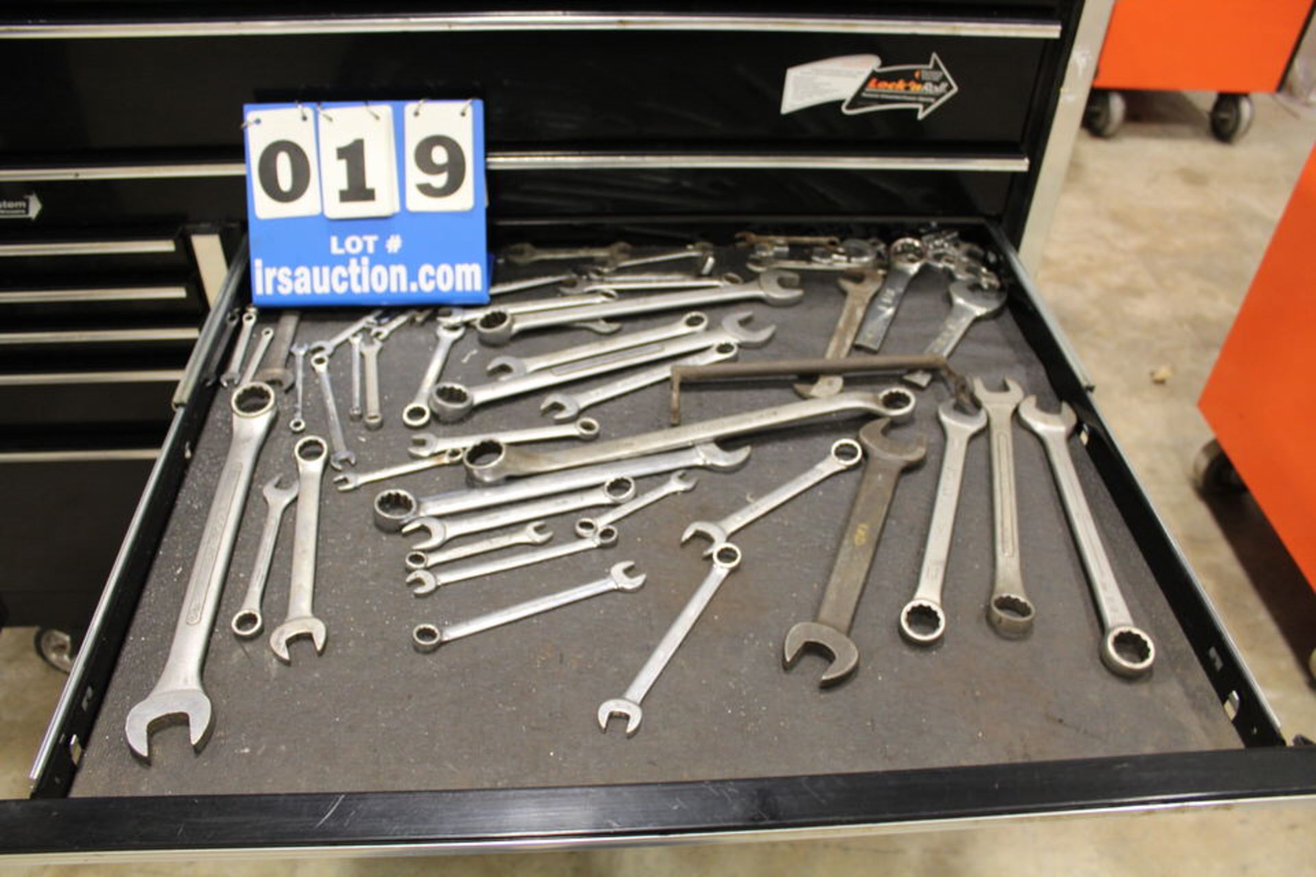 SNAPON LOCK "N" ROLL EXTENDED CAB SYSTEM, 13 DRAWER, MECHANICS TOOL BOX (COMPLETELY STOCKED) - Image 4 of 13