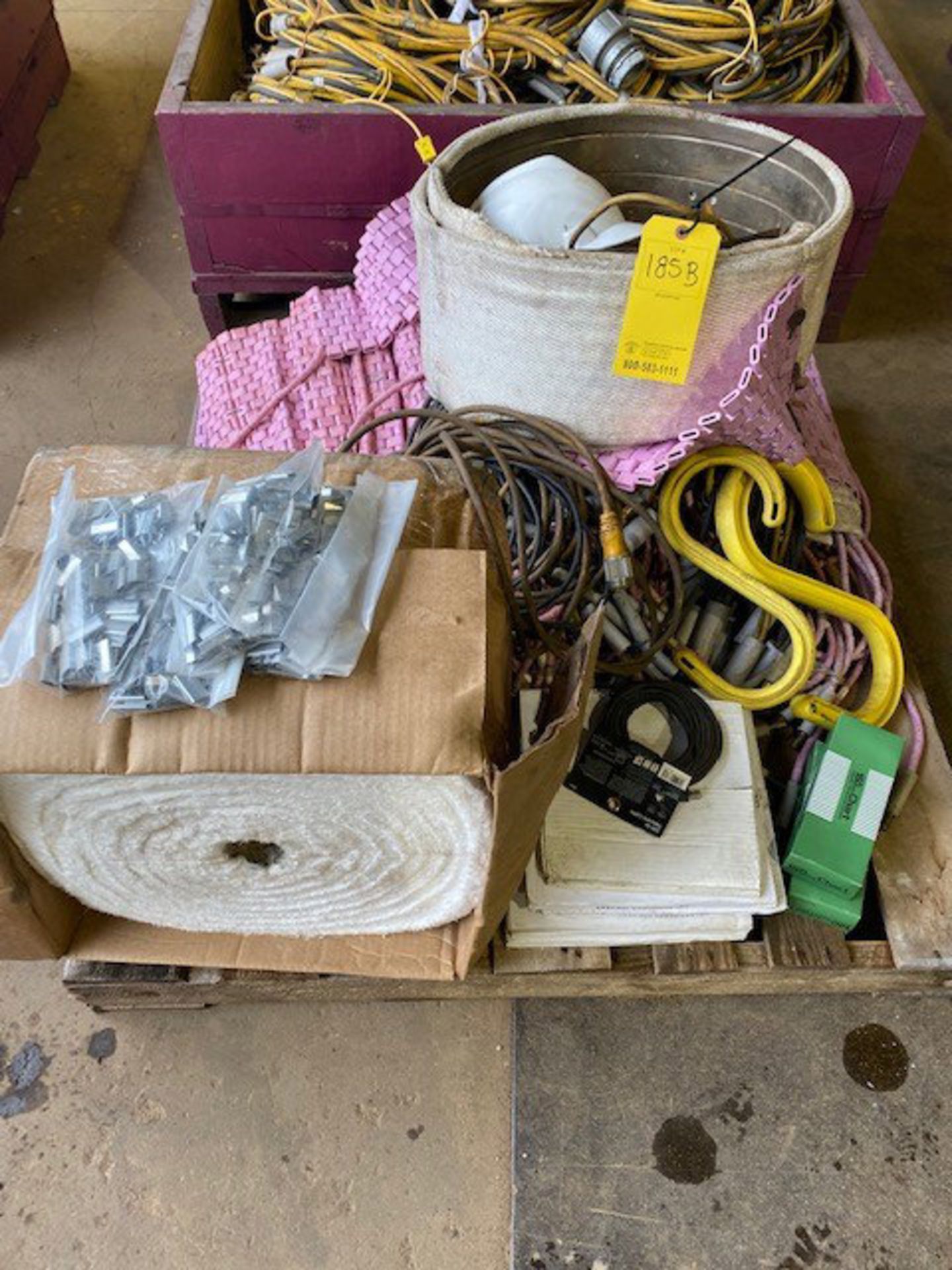 Lot of heat sensor cables, ceramic blankets and/or other accessories (TR 12). Contents to be