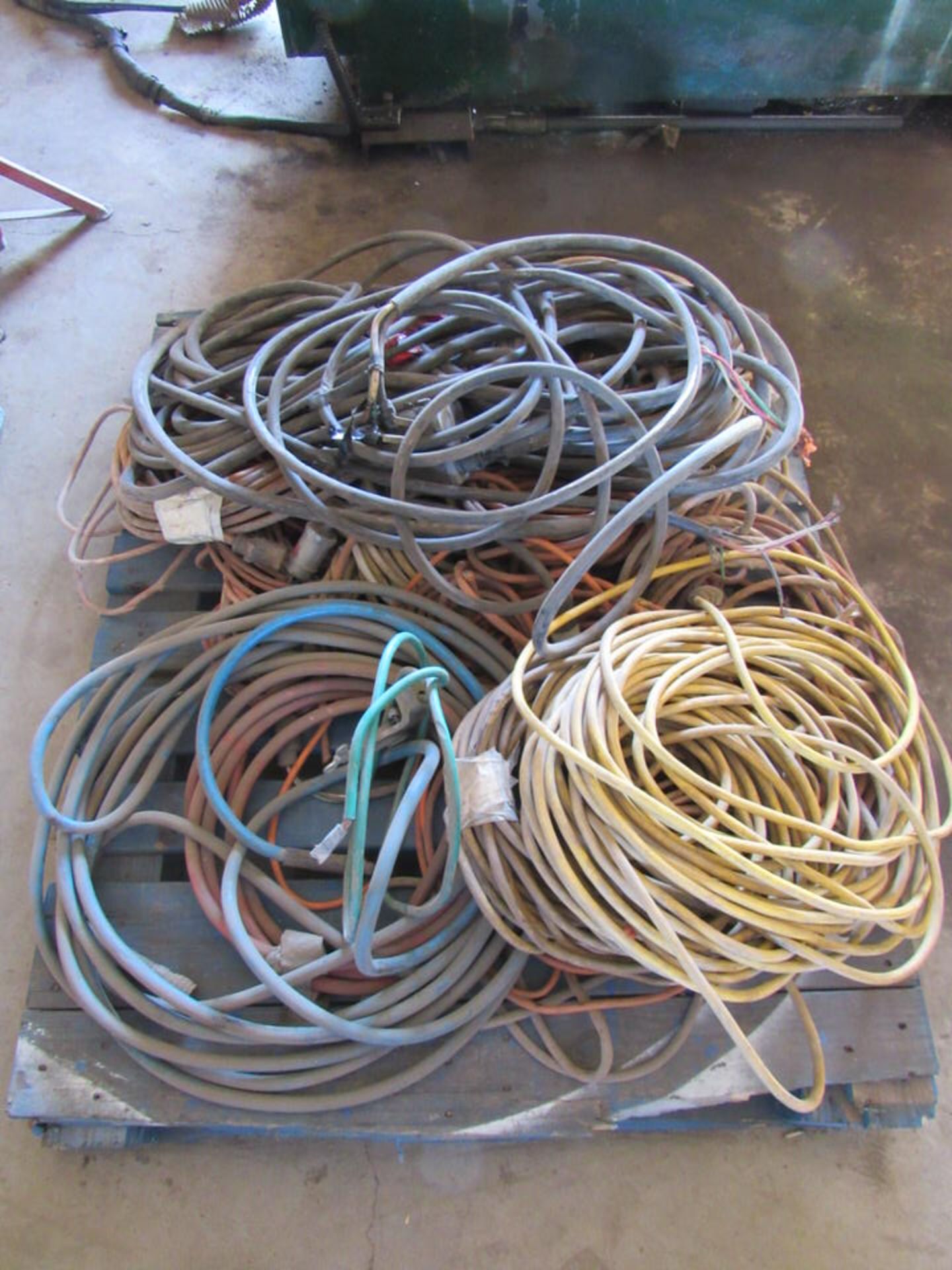 Pallet #6: Lot of Miscellaneous Electrical Cords