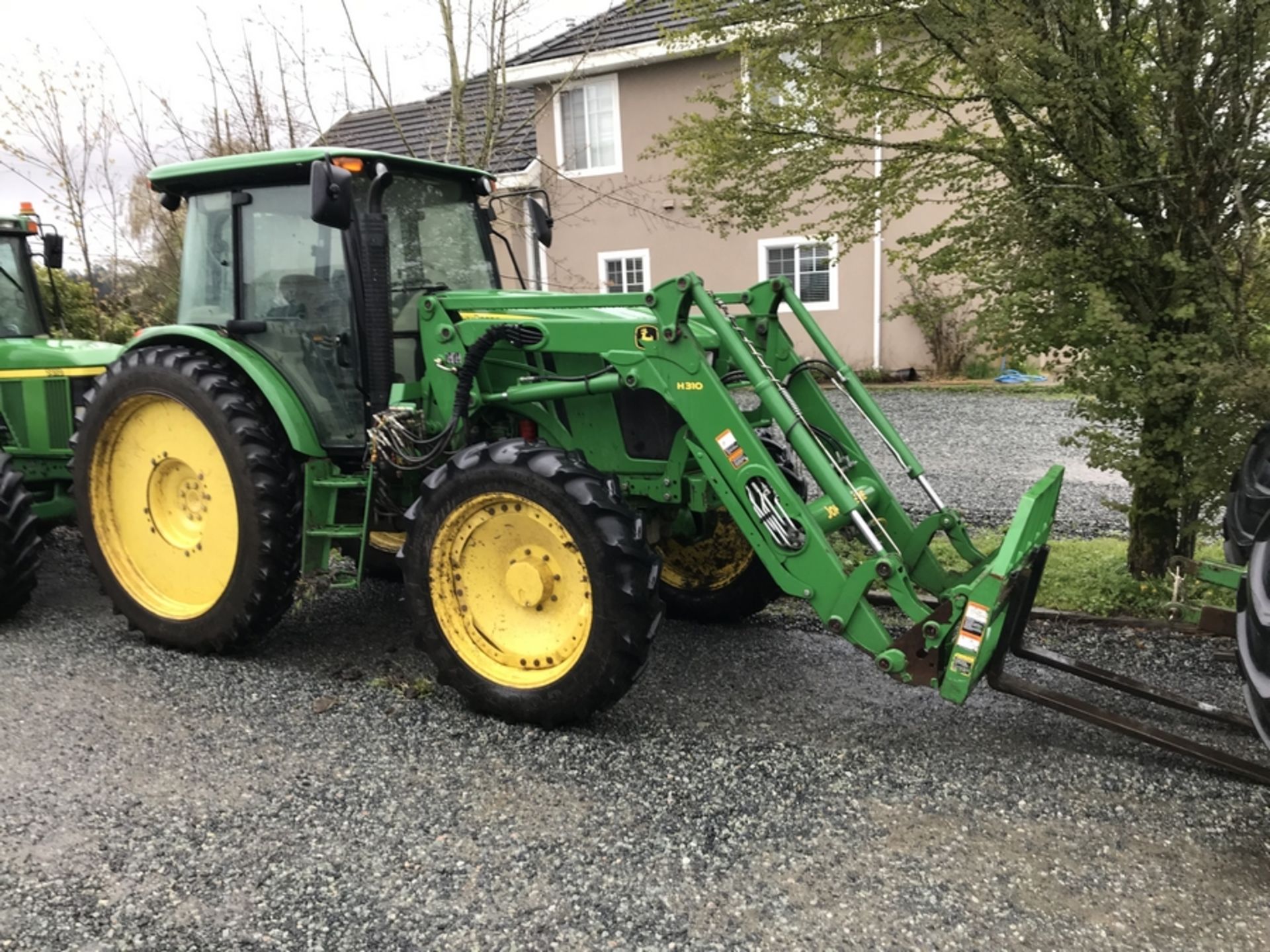 2014 JOHN DEERE 6105D 105HP TRACTOR WITH 310 LOADER, 2,732 HOURS, VIN#1P06105DJDM051110