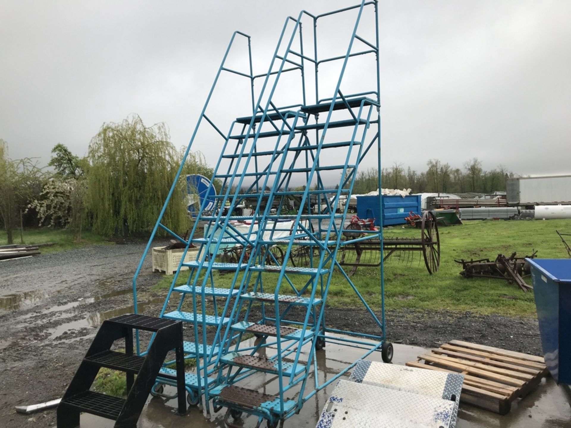 12 STEP ROLLING WAREHOUSE LADDER