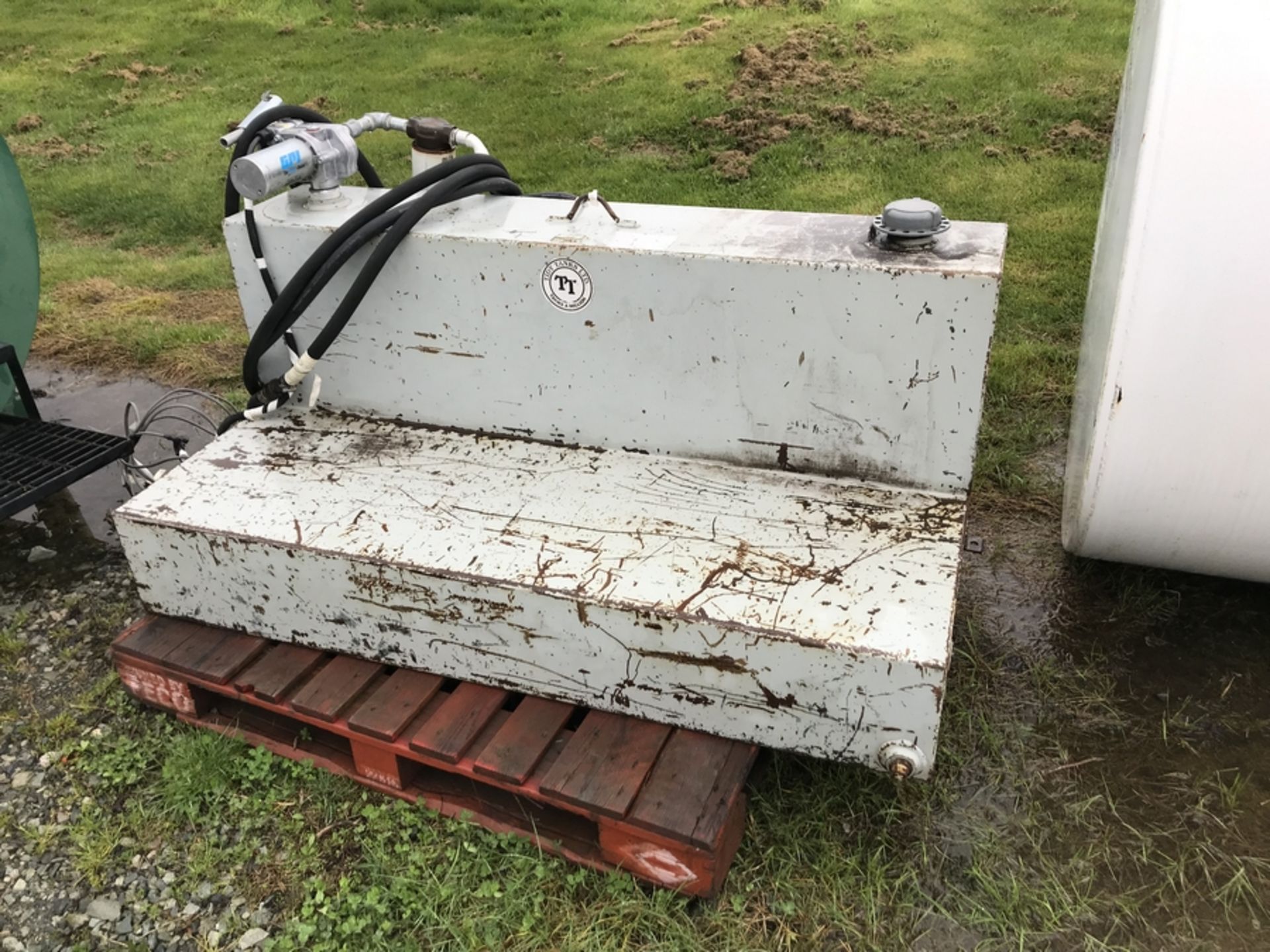 TIDY TANK SADDLE WITH PUMP