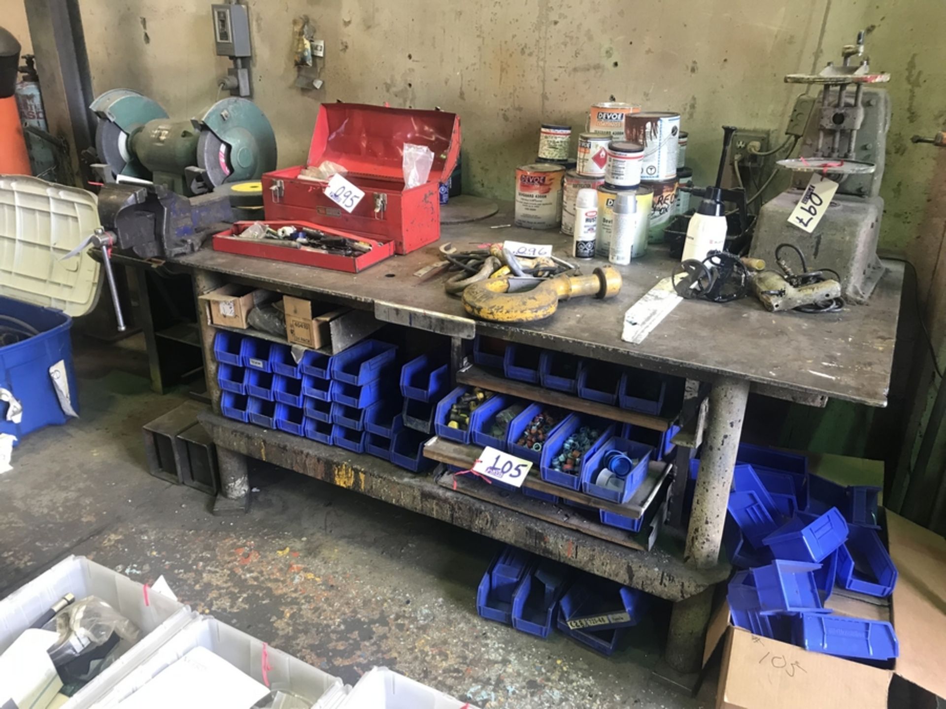 STEEL WORKTABLE WITH VISE