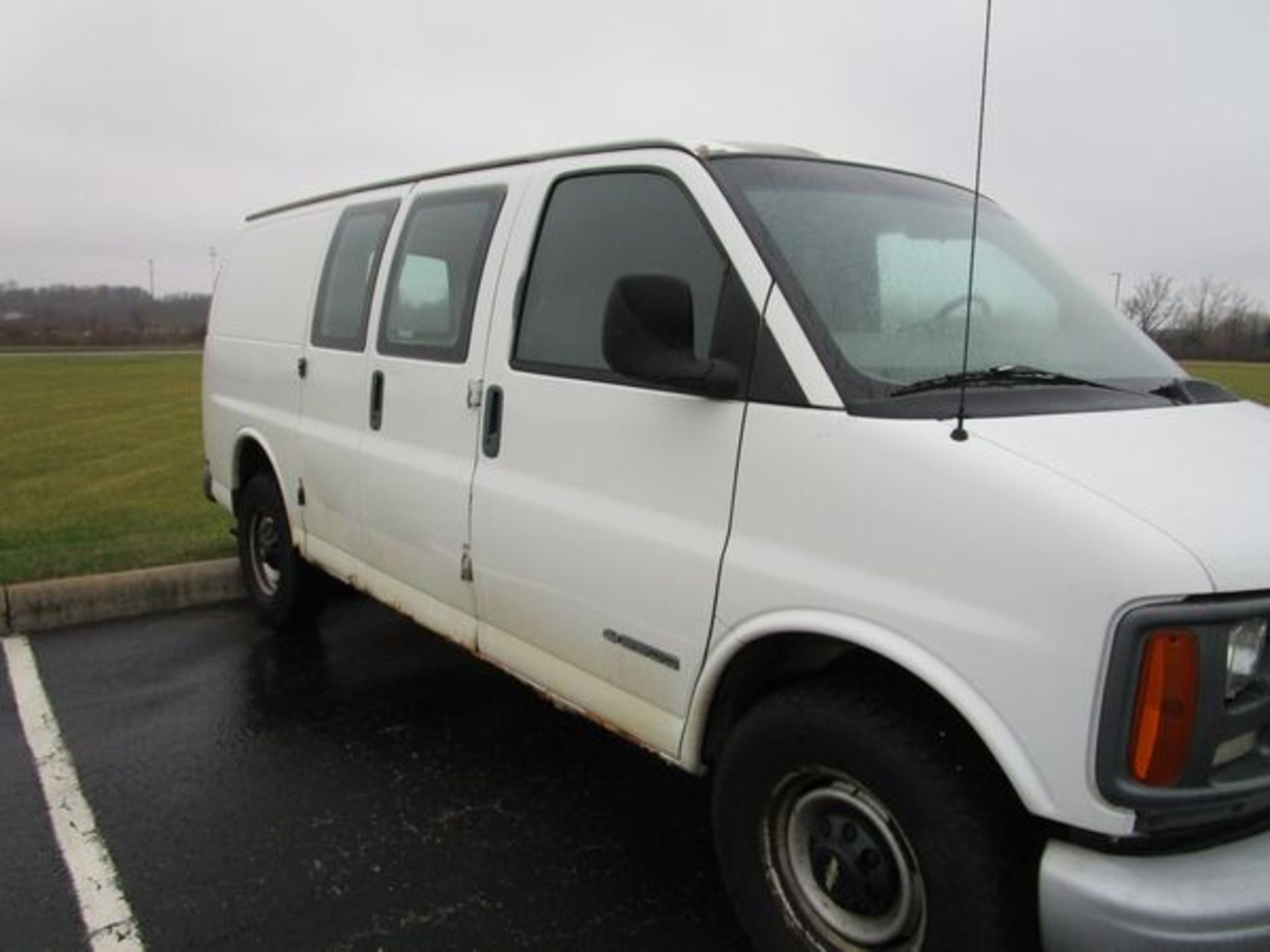 2001 Chevrolet G30 Express Van, v/n 1GCHG35R51170275, 218,623 Miles - Image 3 of 5